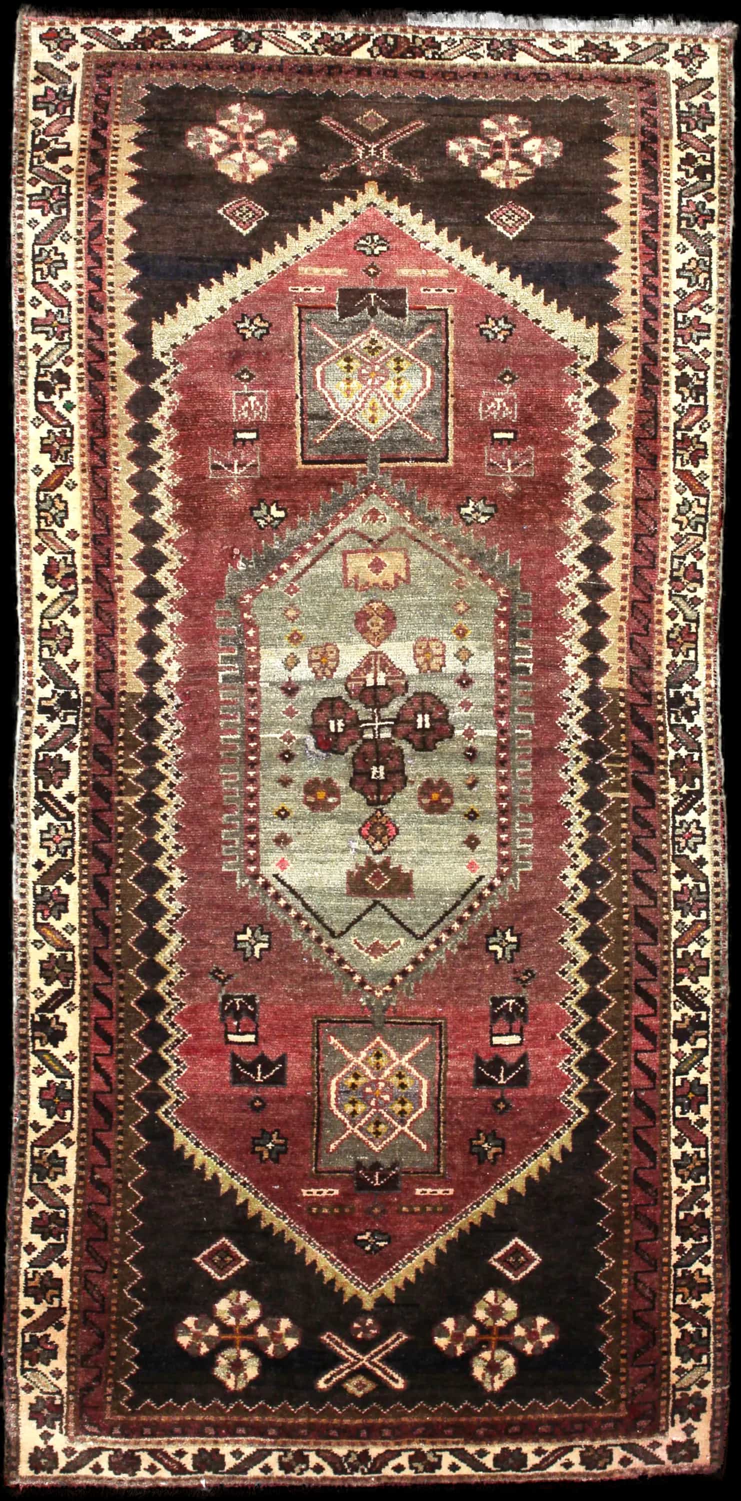 Handmade Perse rug in dimensions 215 centimeters length by 100 centimeters width with mainly Vert et Marron colors