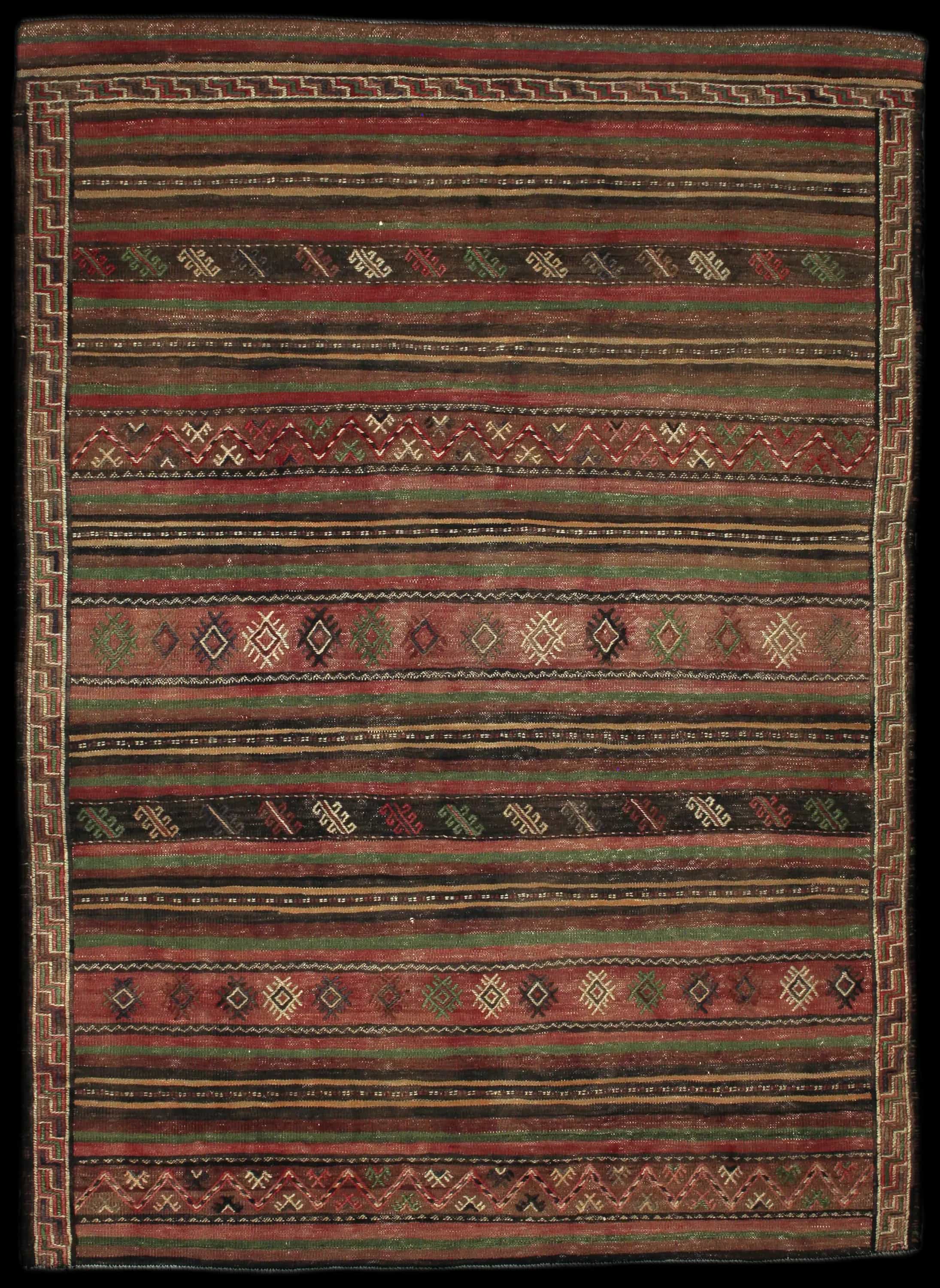 Handmade Perse rug in dimensions 200 centimeters length by 150 centimeters width with mainly Rouge et Vert colors