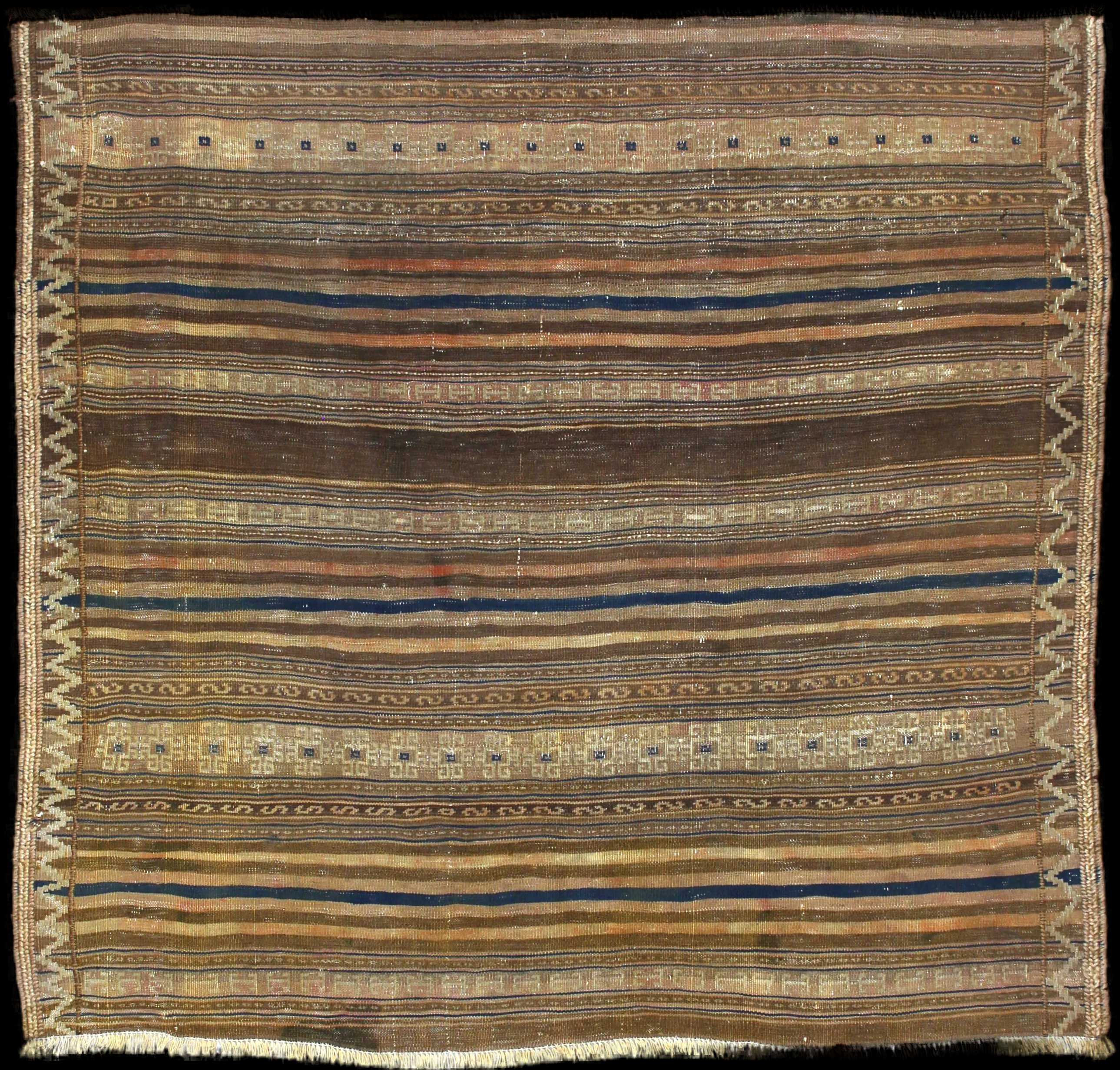 Handmade Perse rug in dimensions 147 centimeters length by 134 centimeters width