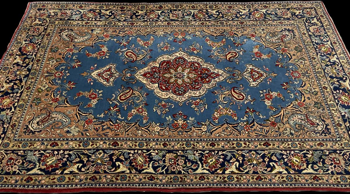 Persian rug in dimensions 220 centimeters length by 140 centimeters width with mainly blue colors — Perspective