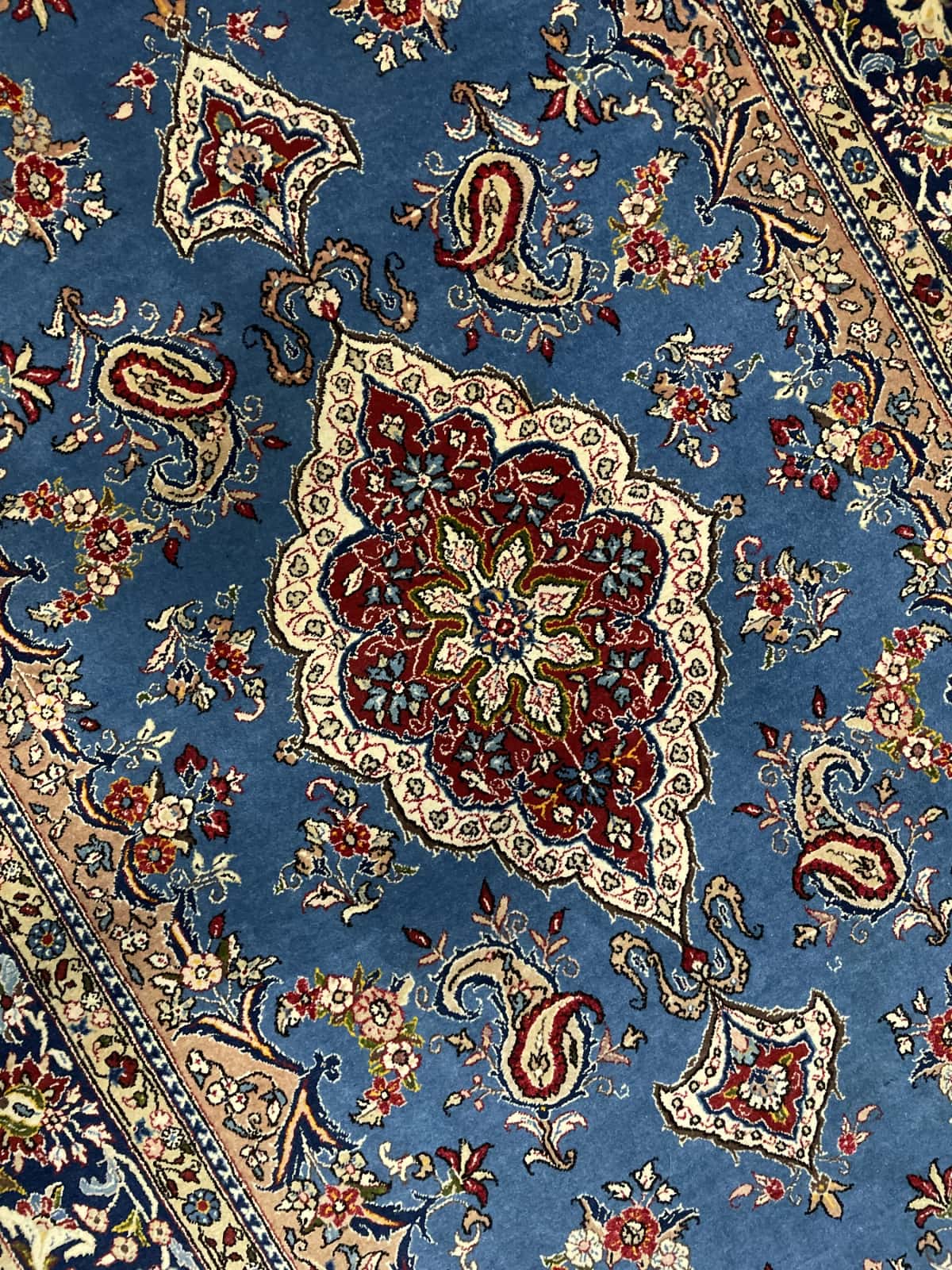 Persian rug in dimensions 220 centimeters length by 140 centimeters width with mainly blue colors — Texture close-up
