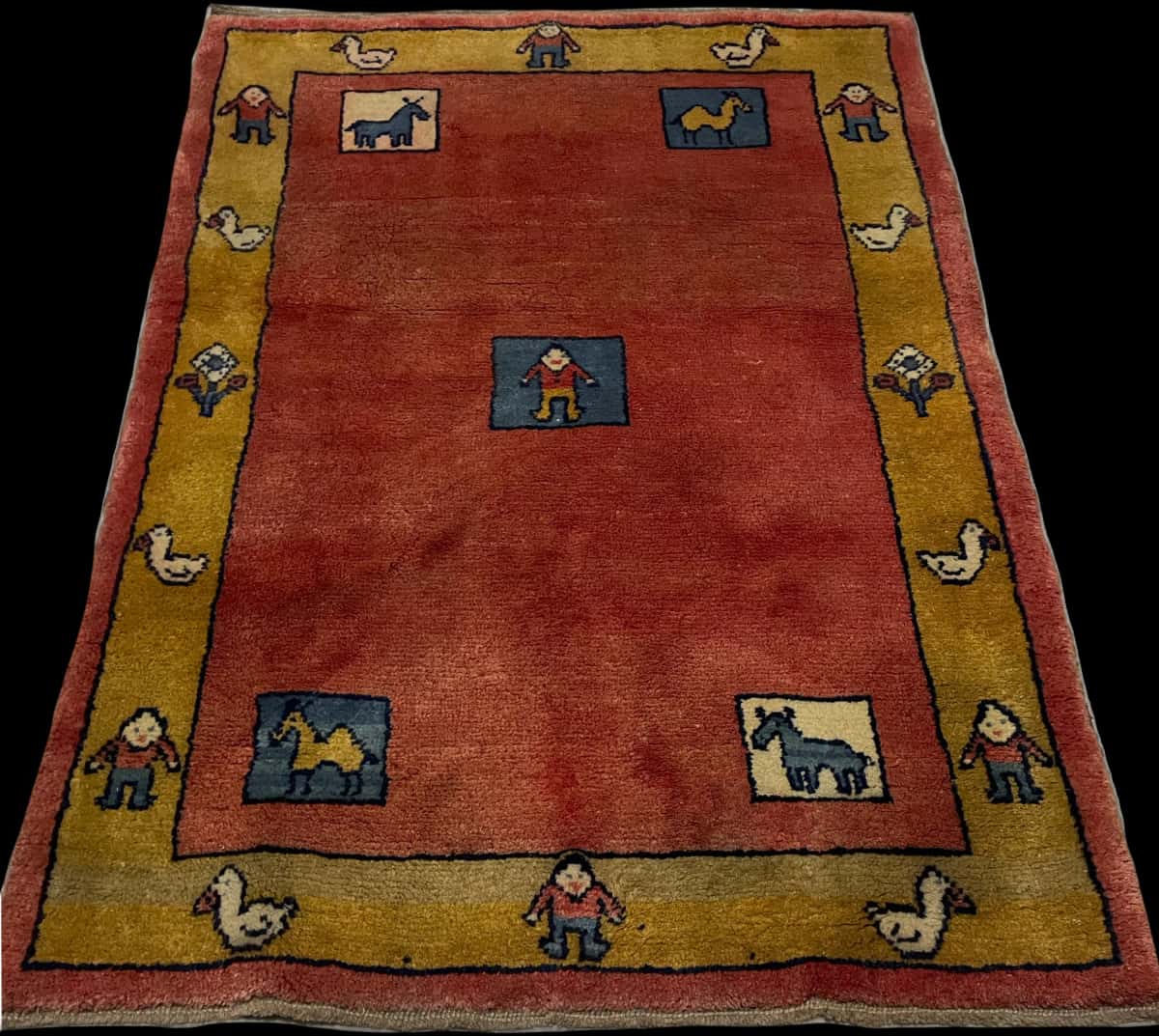 Persian rug of Gabbeh style in dimensions 155 centimeters length by 112 centimeters width with mainly red colors — Perspective
