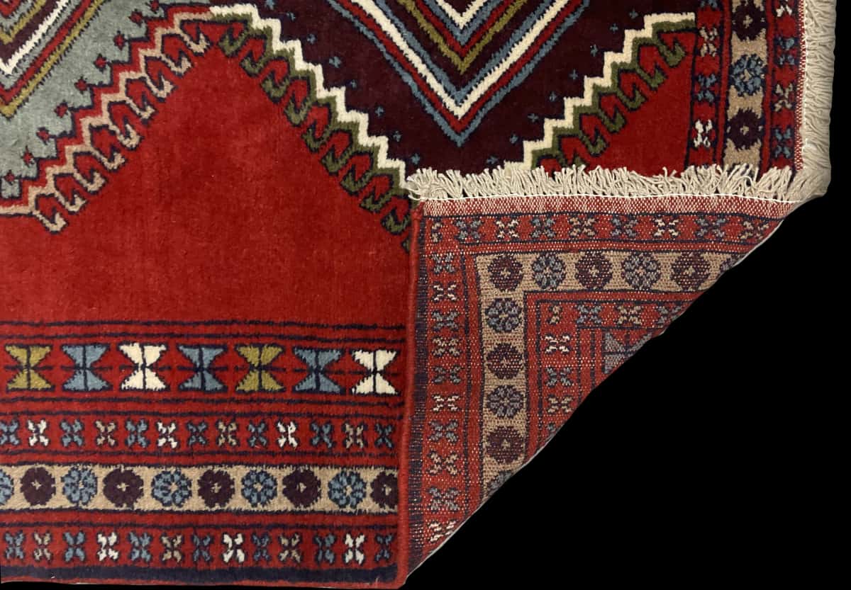 Persian rug of Quchan style in dimensions 162 centimeters length by 122 centimeters width with mainly red colors — Folded