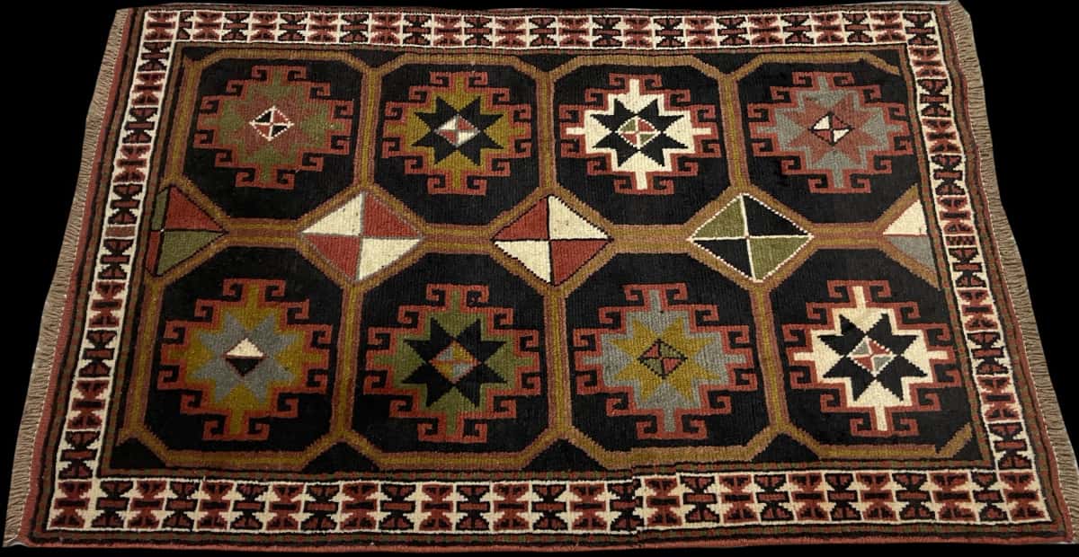 Persian rug of Quchan style in dimensions 164 centimeters length by 107 centimeters width with mainly black and brown colors — Perspective