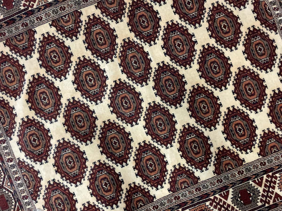 Persian rug of Turkoman style in dimensions 196 centimeters length by 140 centimeters width with mainly yellow colors — Texture close-up