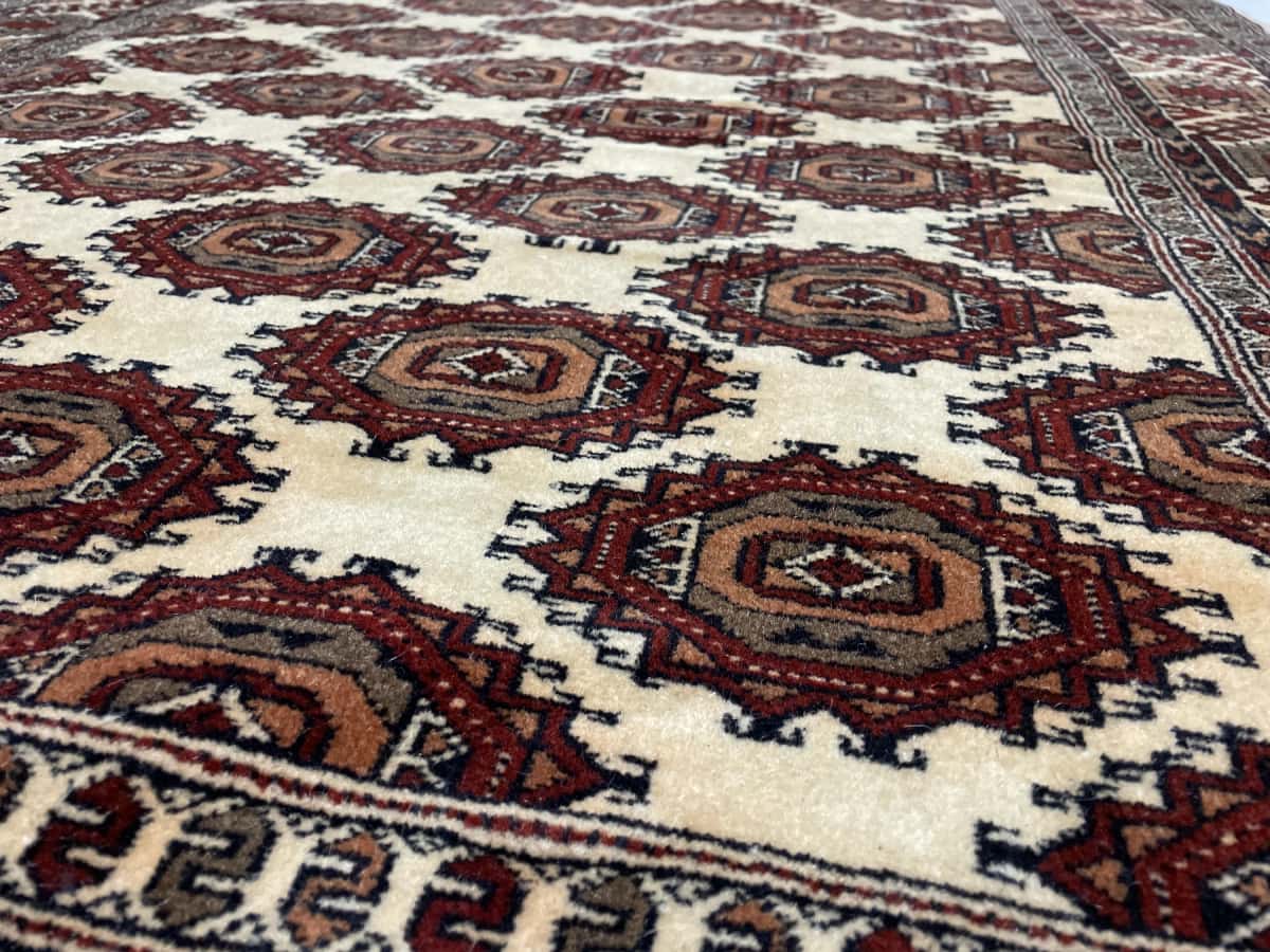 Persian rug of Turkoman style in dimensions 196 centimeters length by 140 centimeters width with mainly yellow colors — Texture close-up