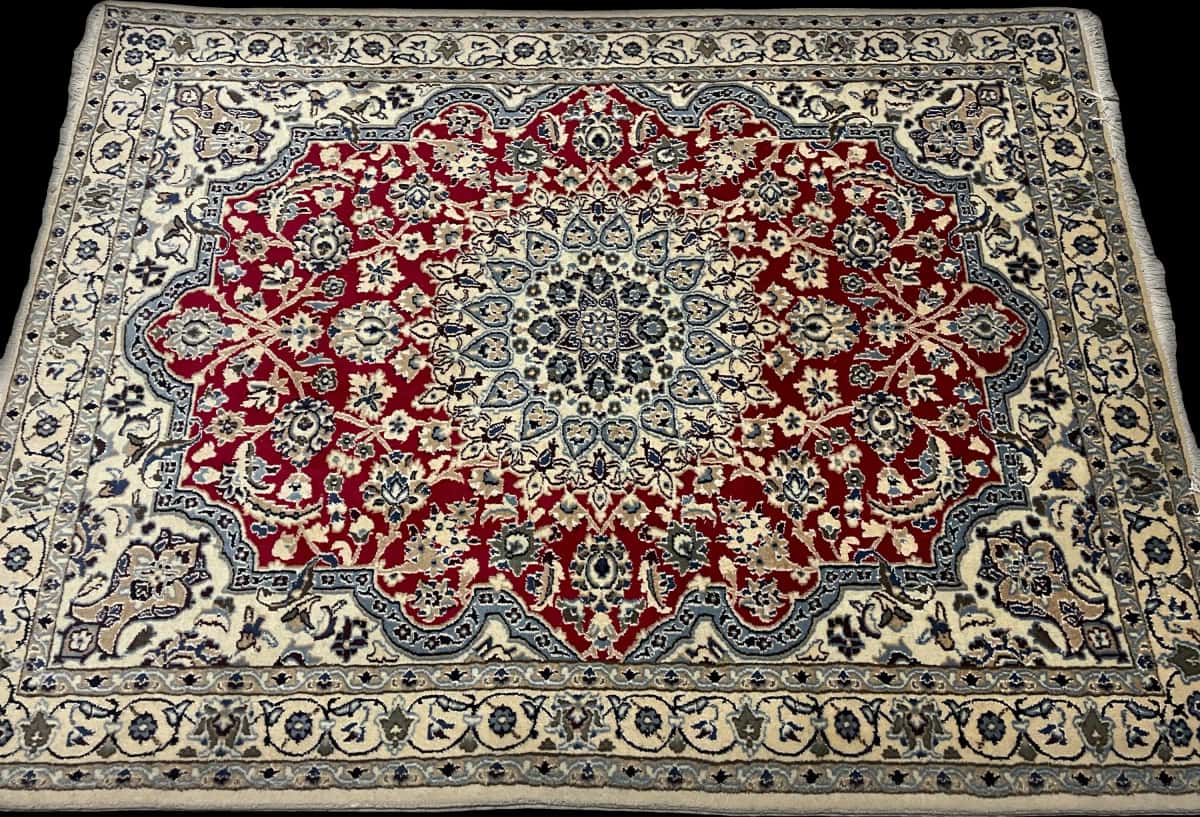 Persian rug of Nain style in dimensions 196 centimeters length by 148 centimeters width with mainly red colors — Perspective