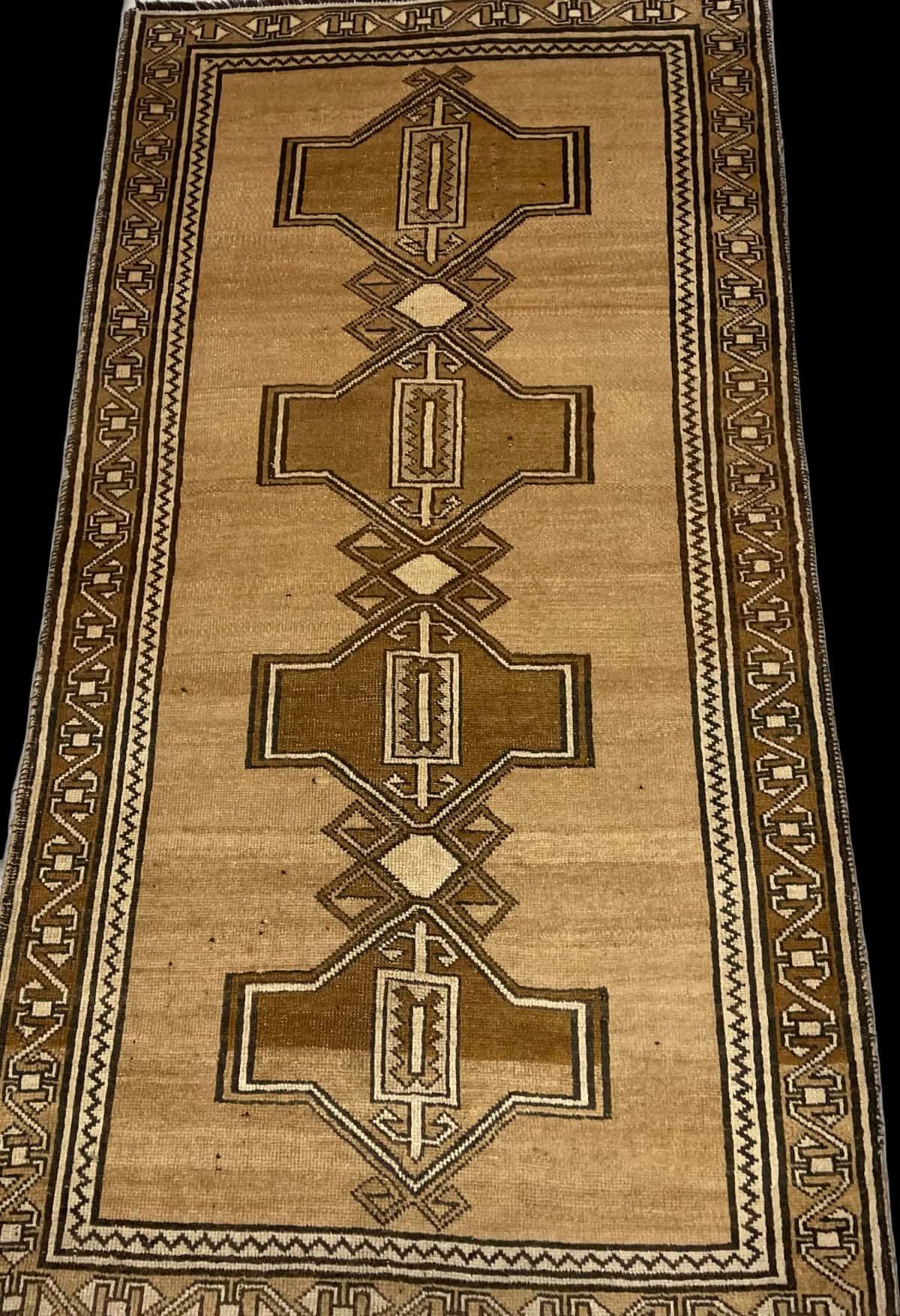 Persian rug of Baluch style in dimensions 220 centimeters length by 120 centimeters width with mainly brown colors — Perspective