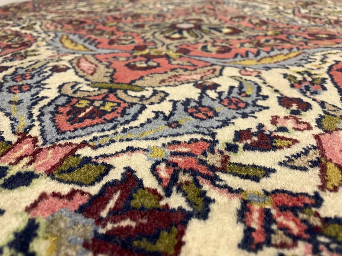 Persian rug in dimensions 141 centimeters length by 96 centimeters width with mainly yellow colors — Texture close-up