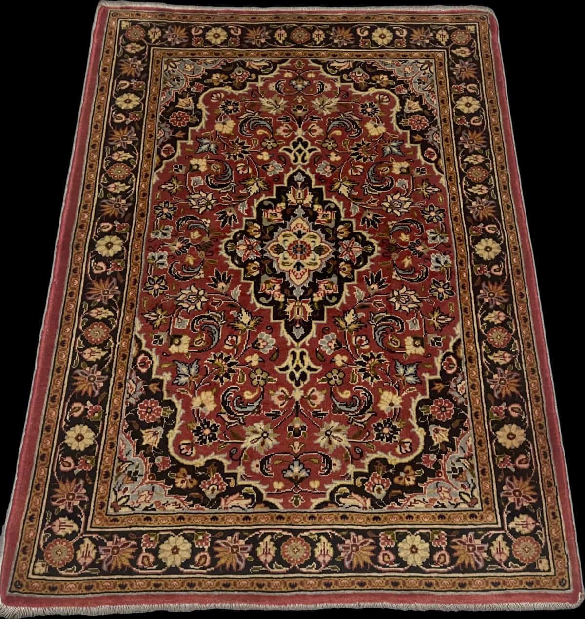 Persian rug of Ardakan style in dimensions 146 centimeters length by 105 centimeters width with mainly red colors — Perspective