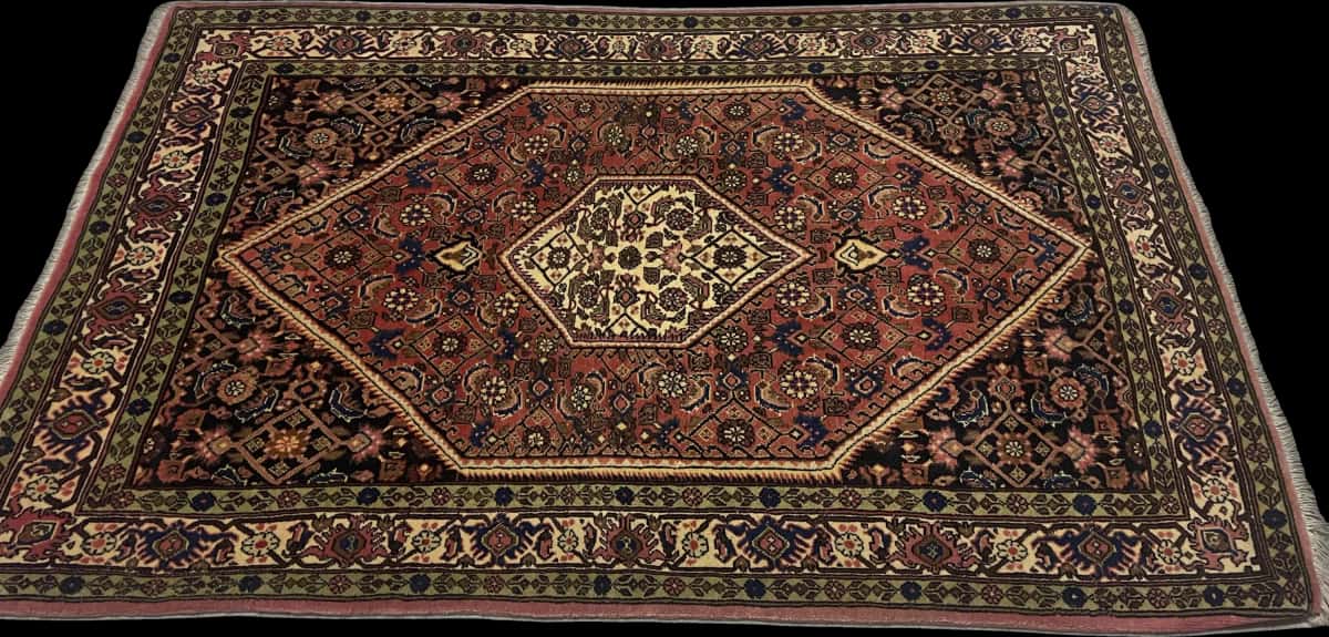 Persian rug of Bijar style in dimensions 172 centimeters length by 112 centimeters width with mainly pink colors — Perspective