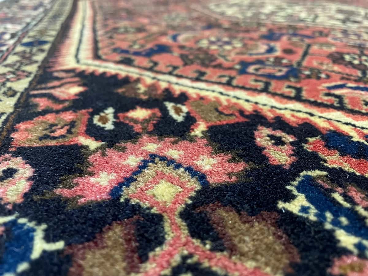 Persian rug of Bijar style in dimensions 172 centimeters length by 112 centimeters width with mainly pink and green colors — Texture close-up