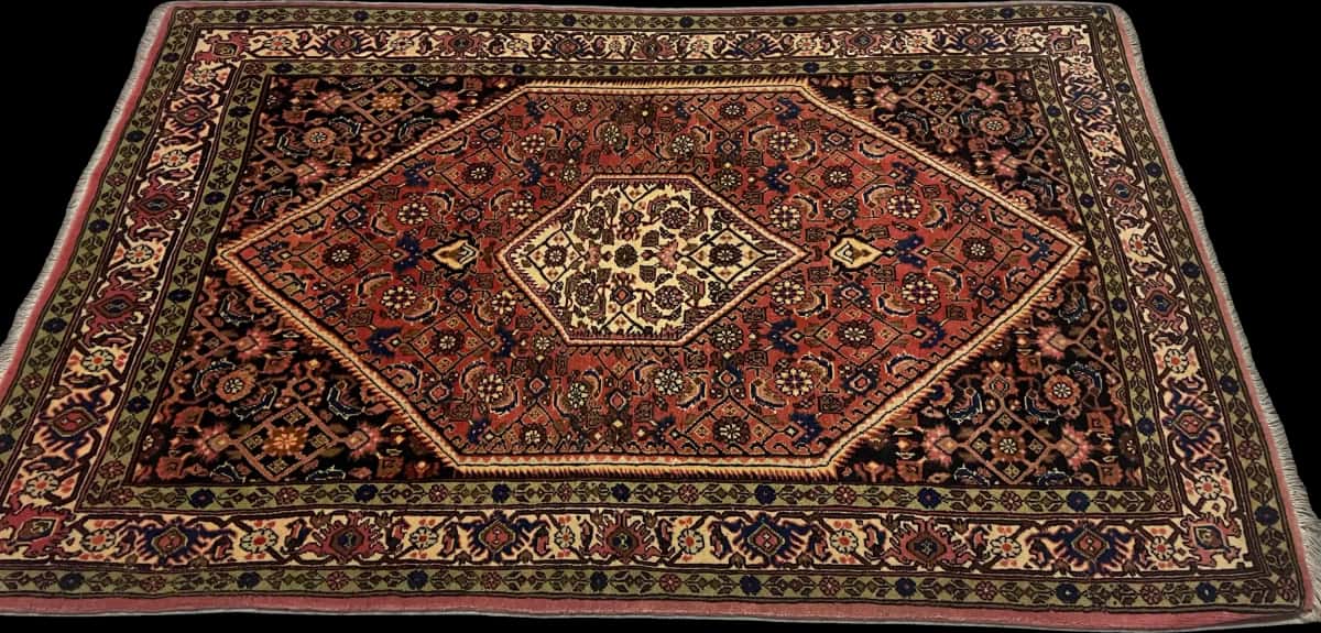 Persian rug of Bijar style in dimensions 172 centimeters length by 112 centimeters width with mainly pink and green colors — Perspective