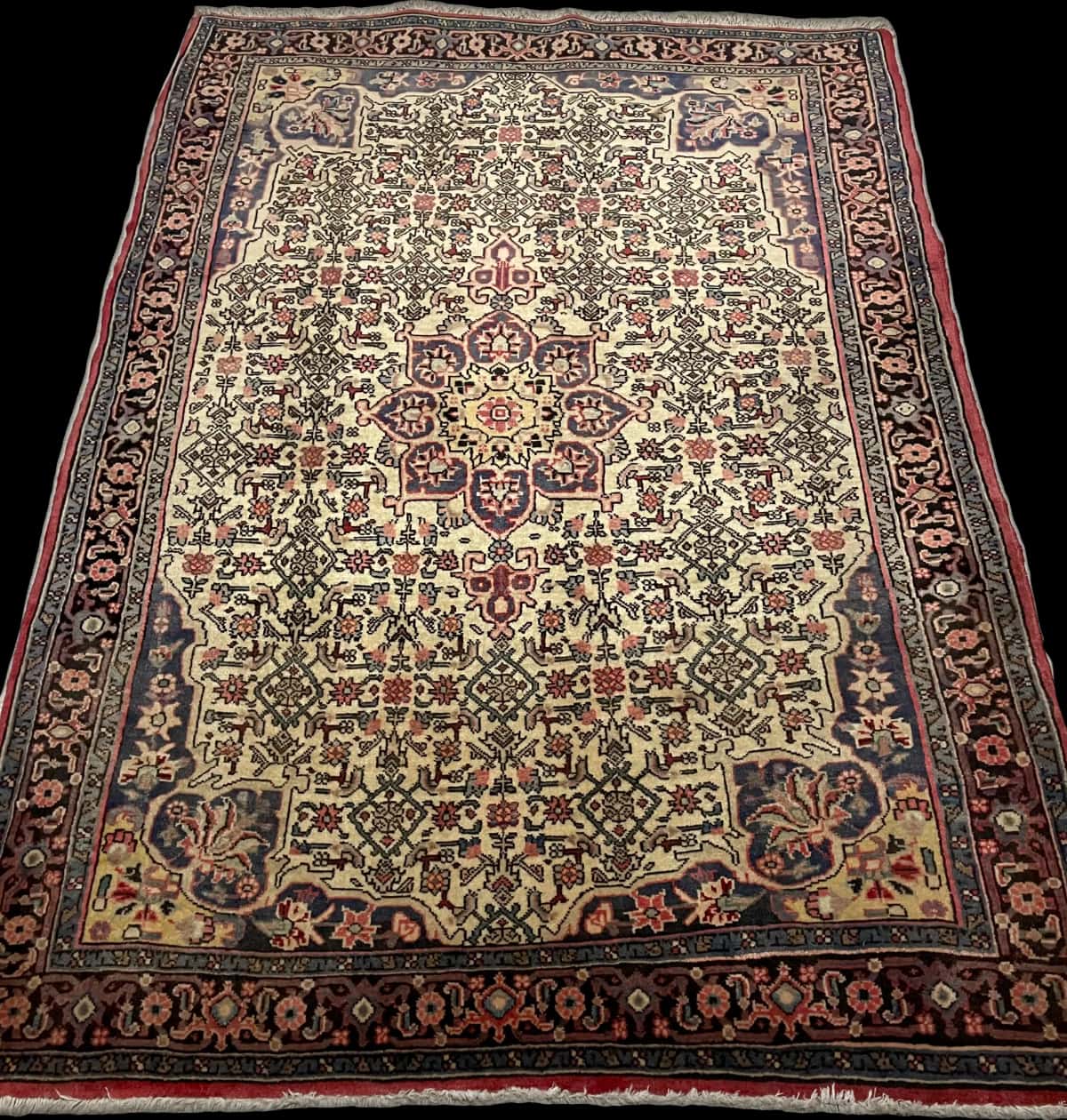 Persian rug of Zanjan style in dimensions 153 centimeters length by 108 centimeters width with mainly beige colors — Perspective