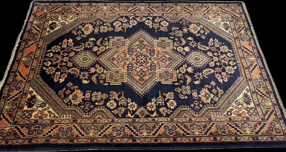 Persian rug of Hamadan style in dimensions 150 centimeters length by 106 centimeters width with mainly blue colors — Perspective