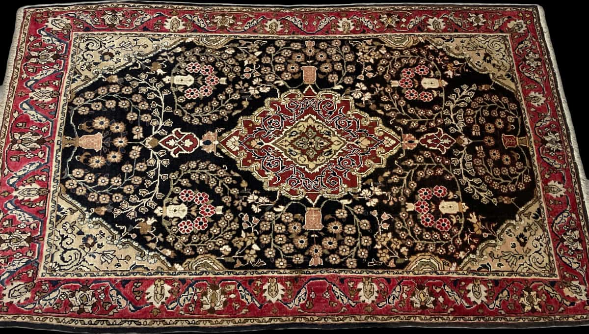Persian rug of Sanandaj style in dimensions 183 centimeters length by 112 centimeters width with mainly black colors — Perspective