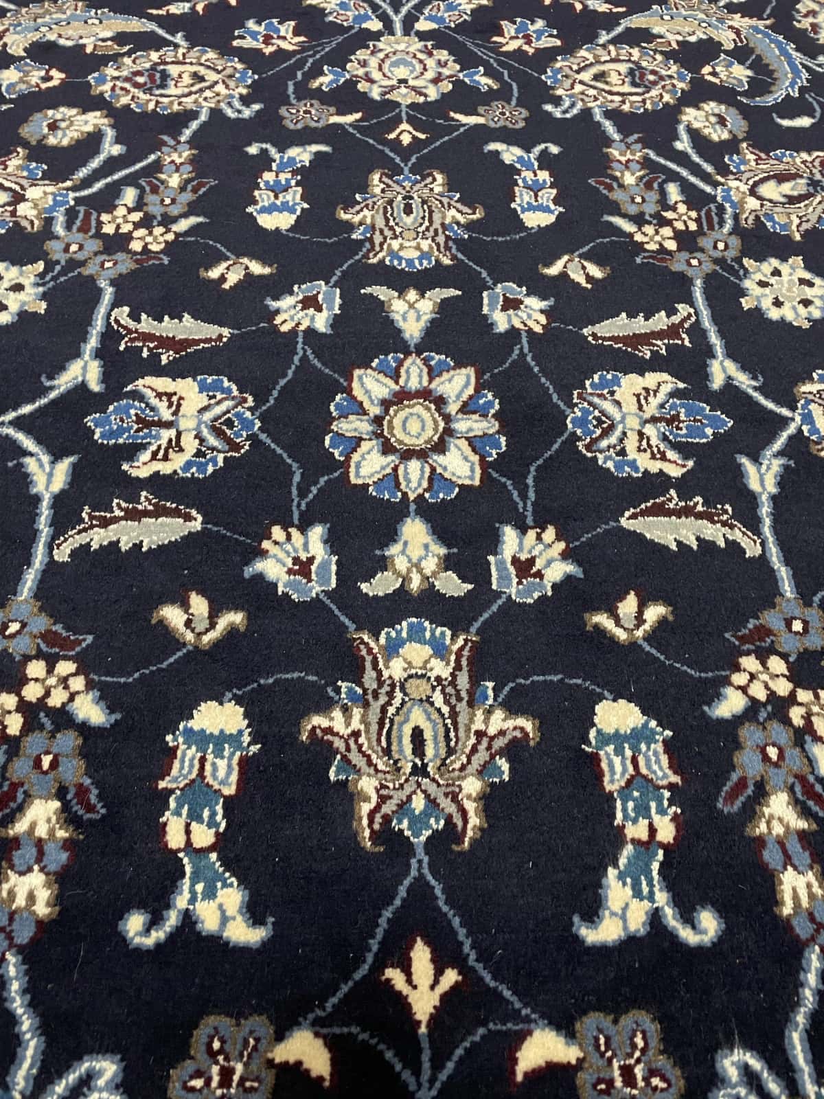 Persian rug of Nain style in dimensions 206 centimeters length by 140 centimeters width with mainly blue colors — Texture close-up