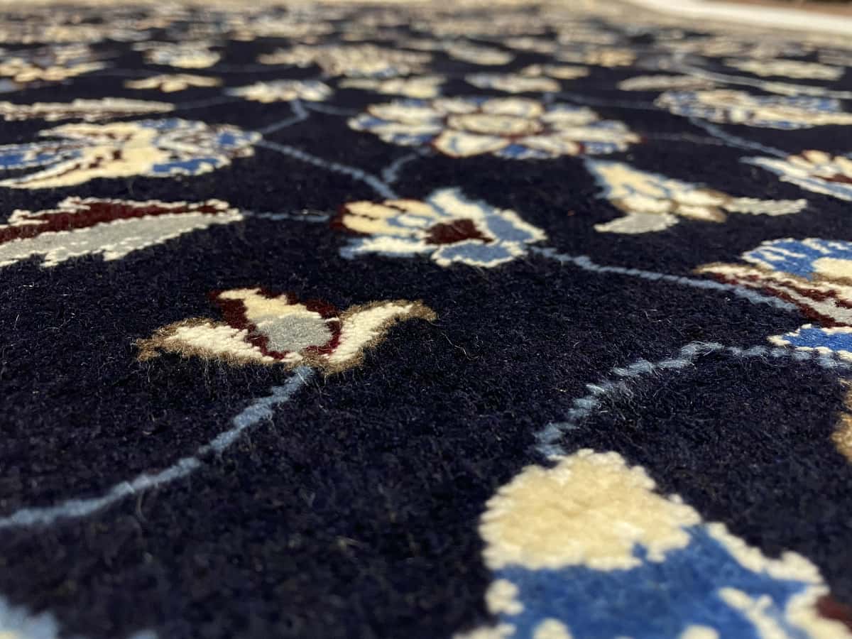 Persian rug of Nain style in dimensions 206 centimeters length by 140 centimeters width with mainly blue colors — Texture close-up