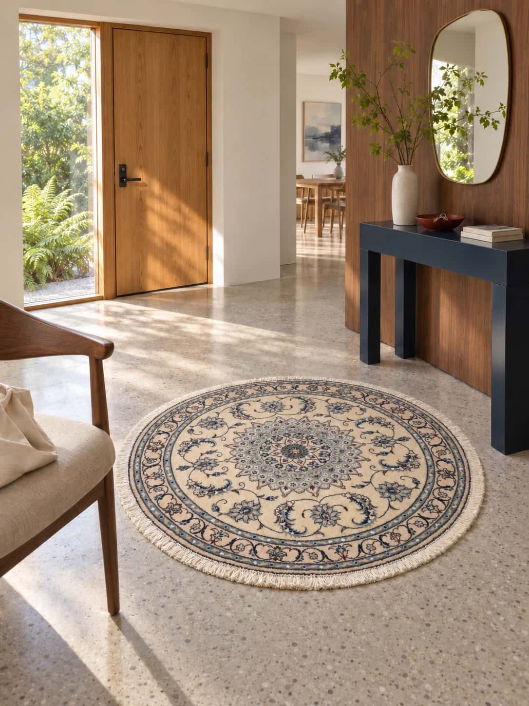 Persian round rug, diameter 150 cm, mainly cream and blue — In a room