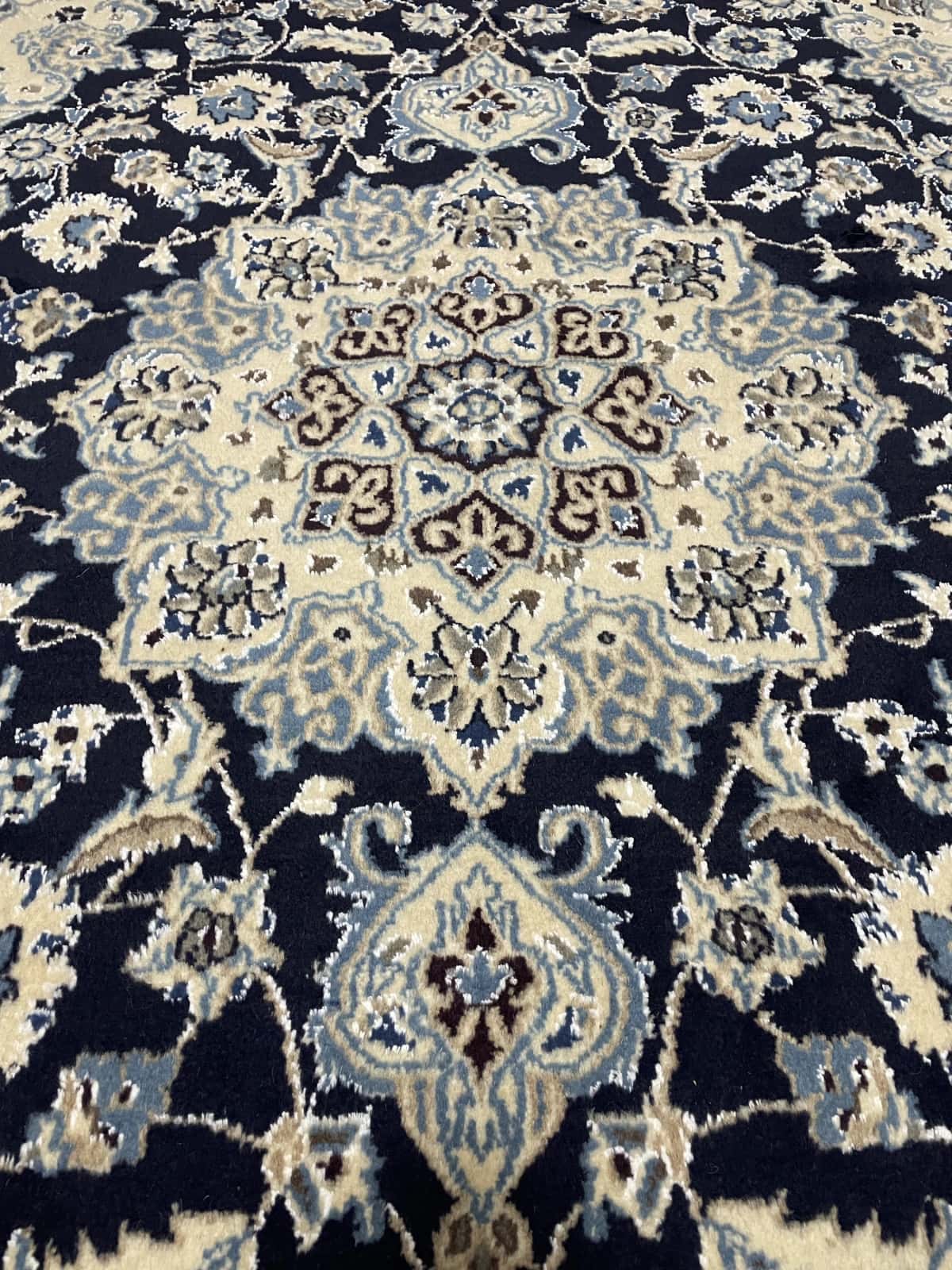 Persian rug of Nain style in dimensions 209 centimeters length by 140 centimeters width with mainly blue colors — Texture close-up