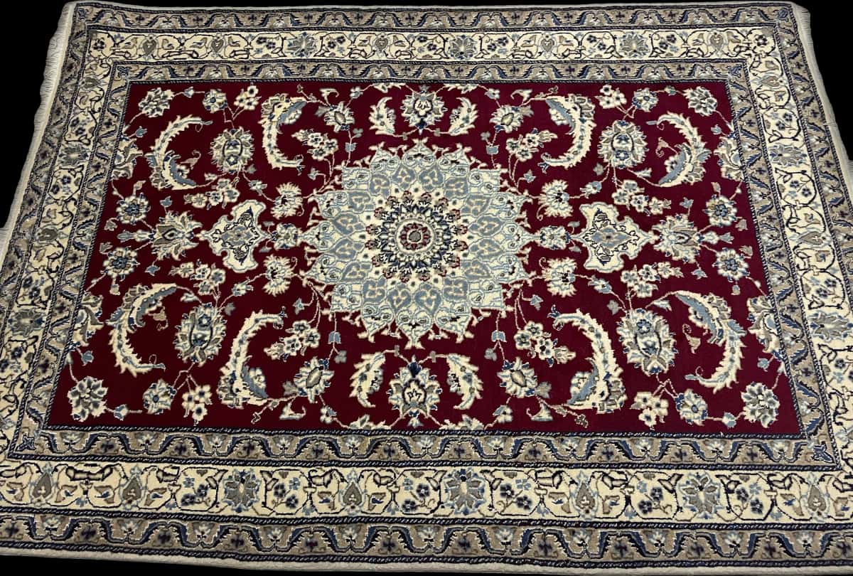 Persian rug of Nain style in dimensions 203 centimeters length by 145 centimeters width with mainly red colors — Perspective