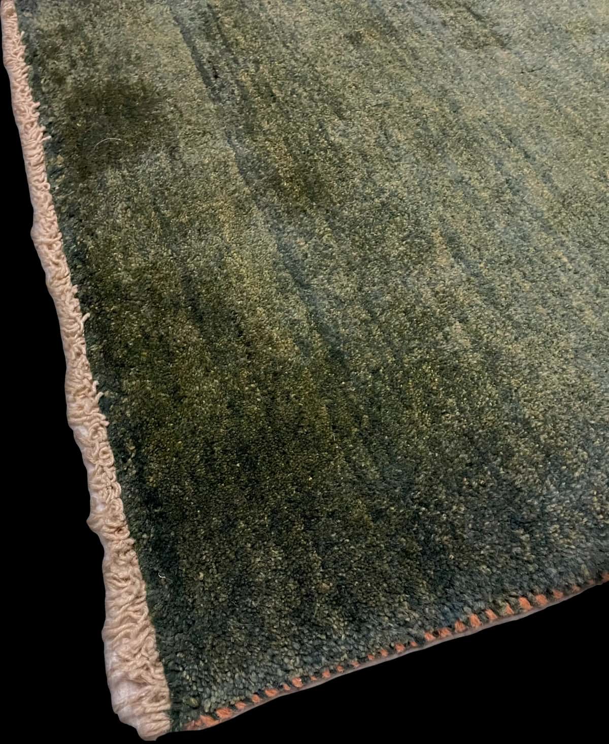 Persian rug of Gabbeh style in dimensions 122 centimeters length by 90 centimeters width with mainly green colors — Corner & edge
