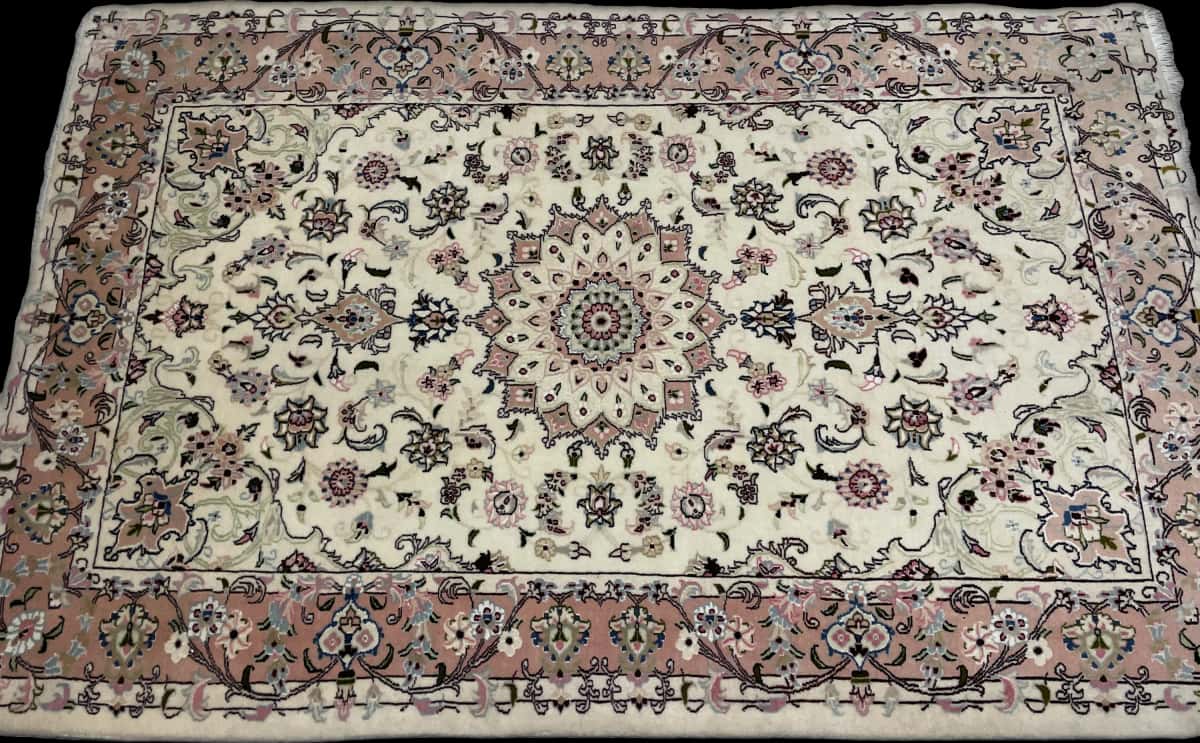 Persian rug of Tabriz style in dimensions 208 centimeters length by 134 centimeters width with mainly beige and pink colors — Perspective