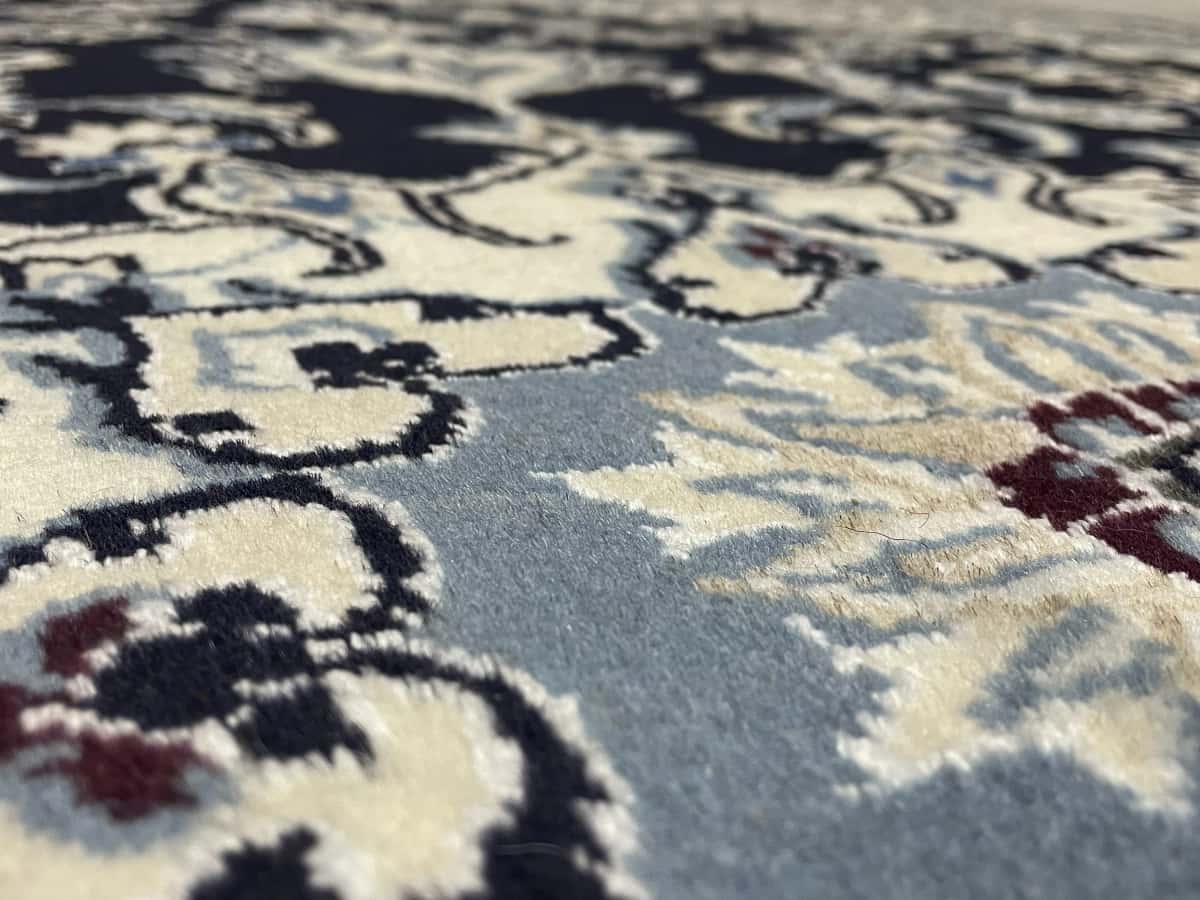 Persian rug of Nain style in dimensions 204 centimeters length by 125 centimeters width with mainly blue colors — Texture close-up