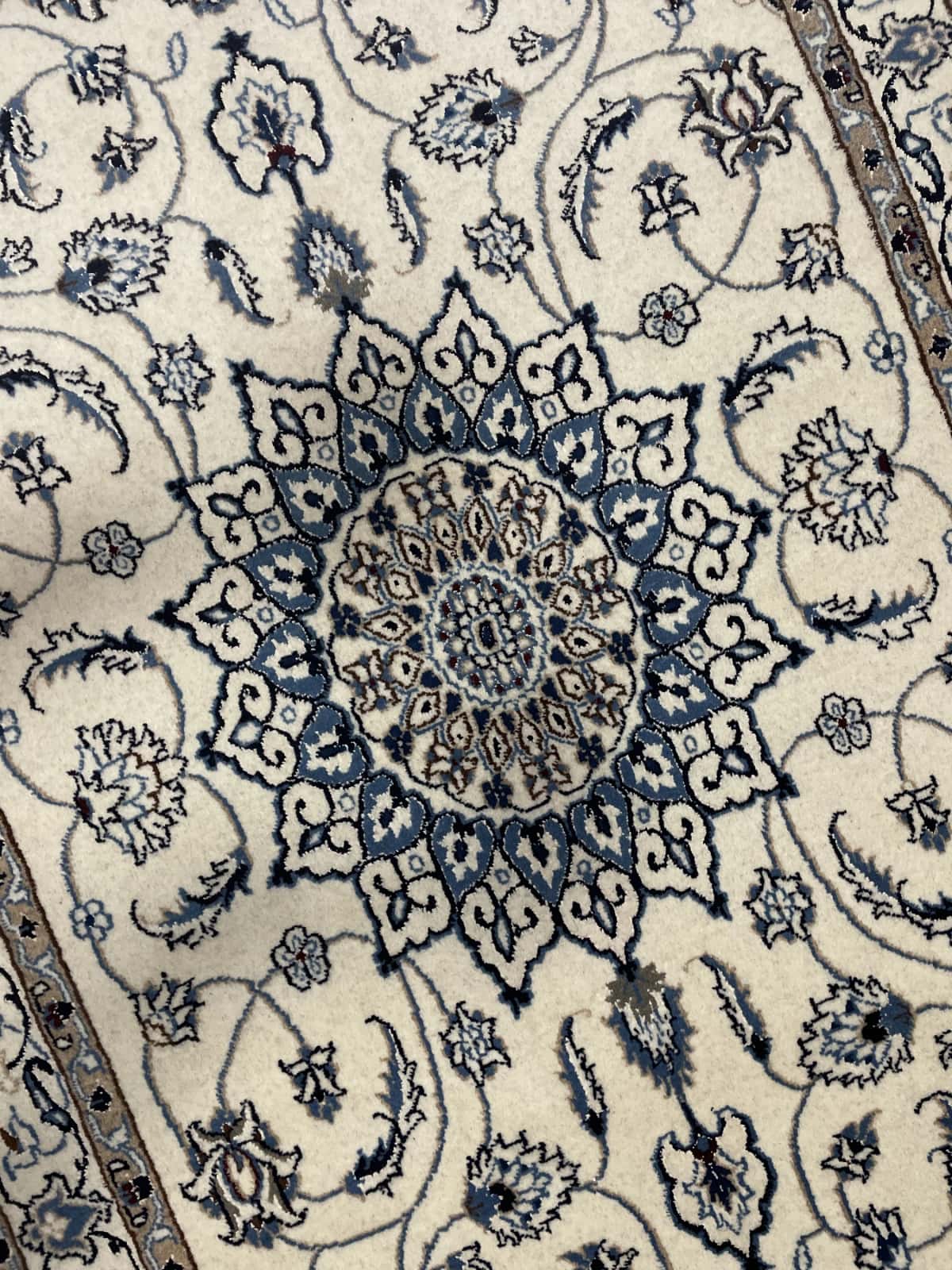 Persian rug of Nain style in dimensions 202 centimeters length by 120 centimeters width with mainly beige and blue colors — Perspective