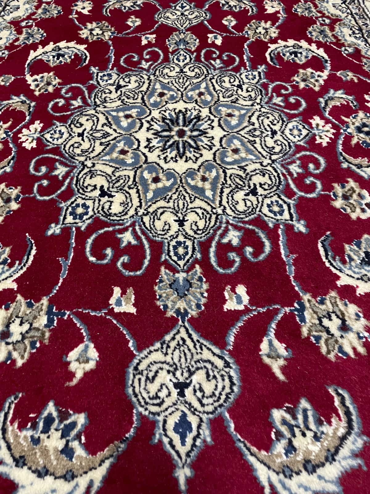 Persian rug of Nain style in dimensions 205 centimeters length by 117 centimeters width with mainly red colors — Perspective
