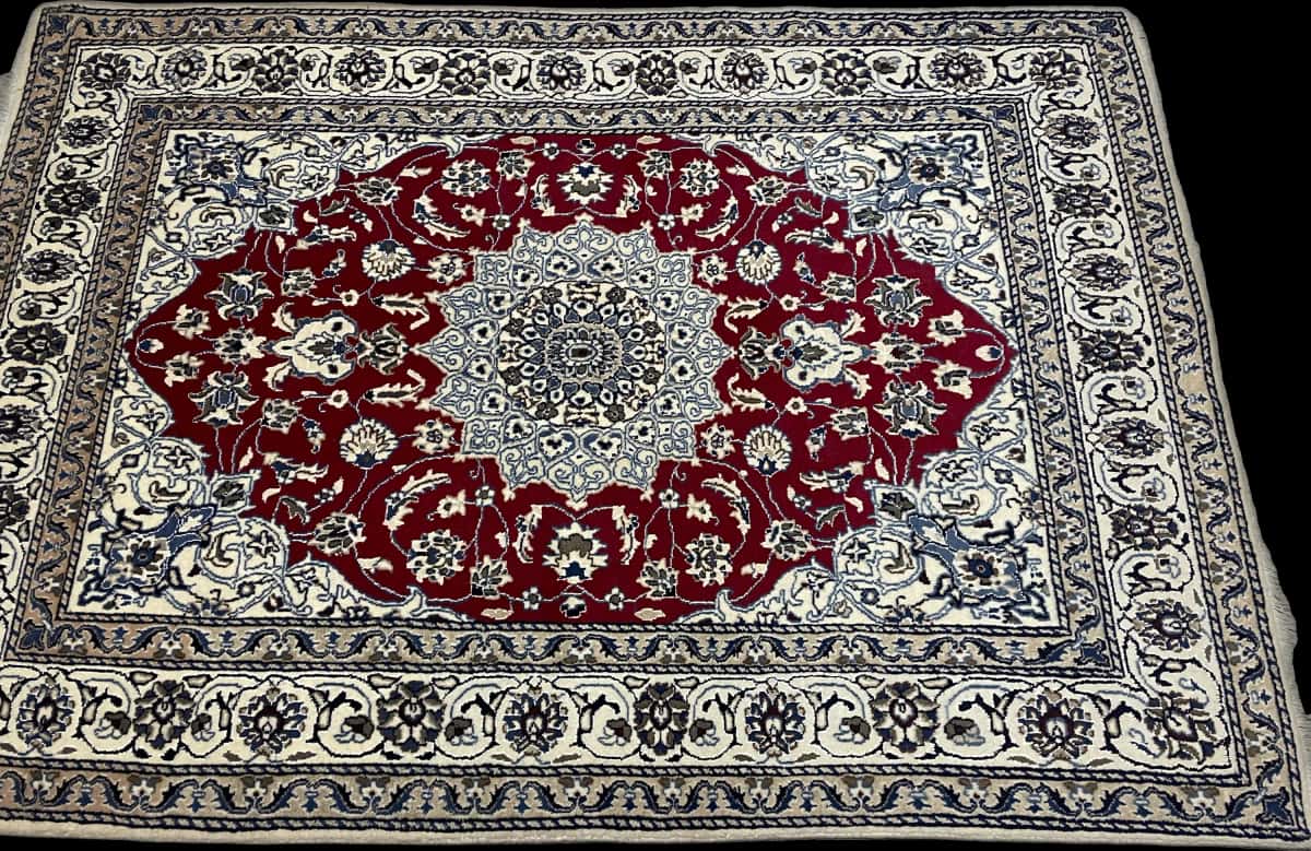 Persian rug of Nain style in dimensions 203 centimeters length by 140 centimeters width with mainly red and blue colors — Perspective