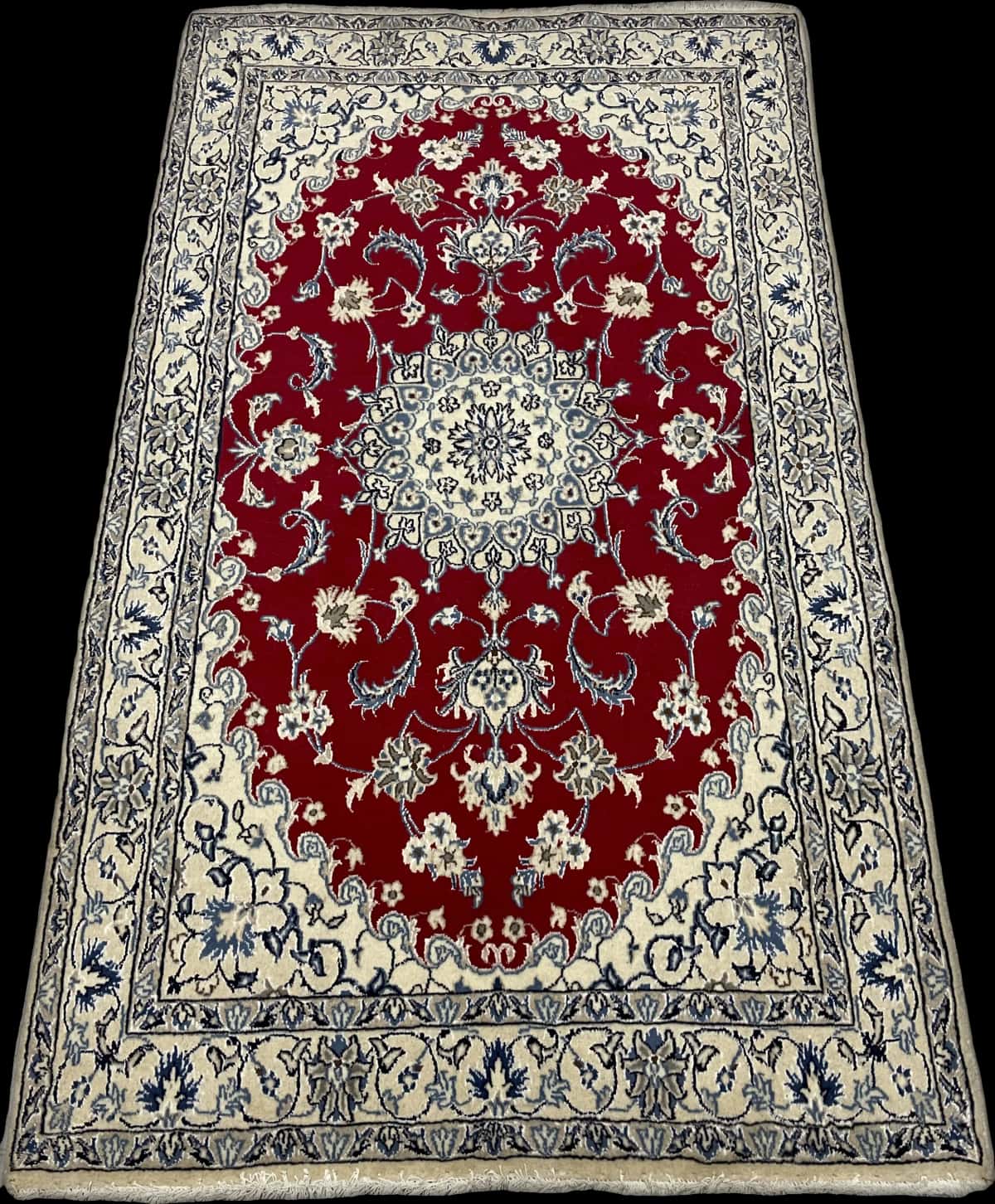 alfombra persa de estilo Nain en dimensiones 200 centímetros de largo por 118 centímetros de ancho con colores principalmente rojo — Perspectiva