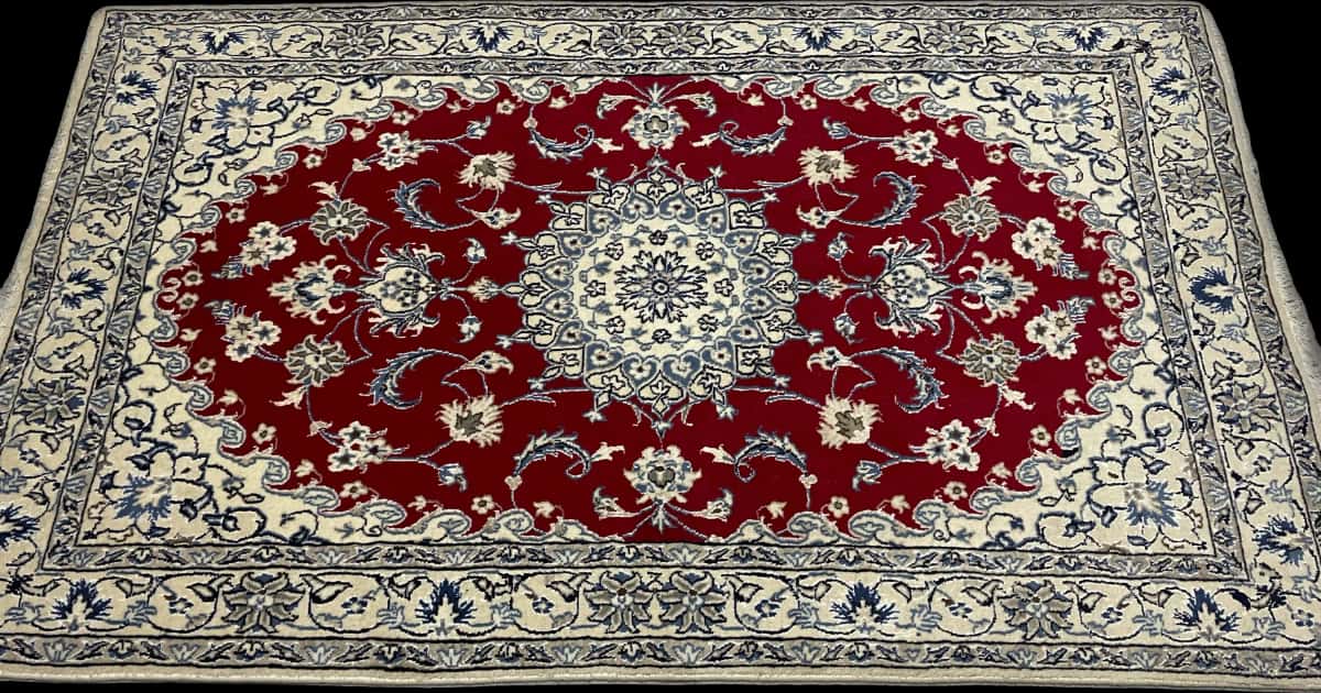 alfombra persa de estilo Nain en dimensiones 200 centímetros de largo por 118 centímetros de ancho con colores principalmente rojo — Perspectiva