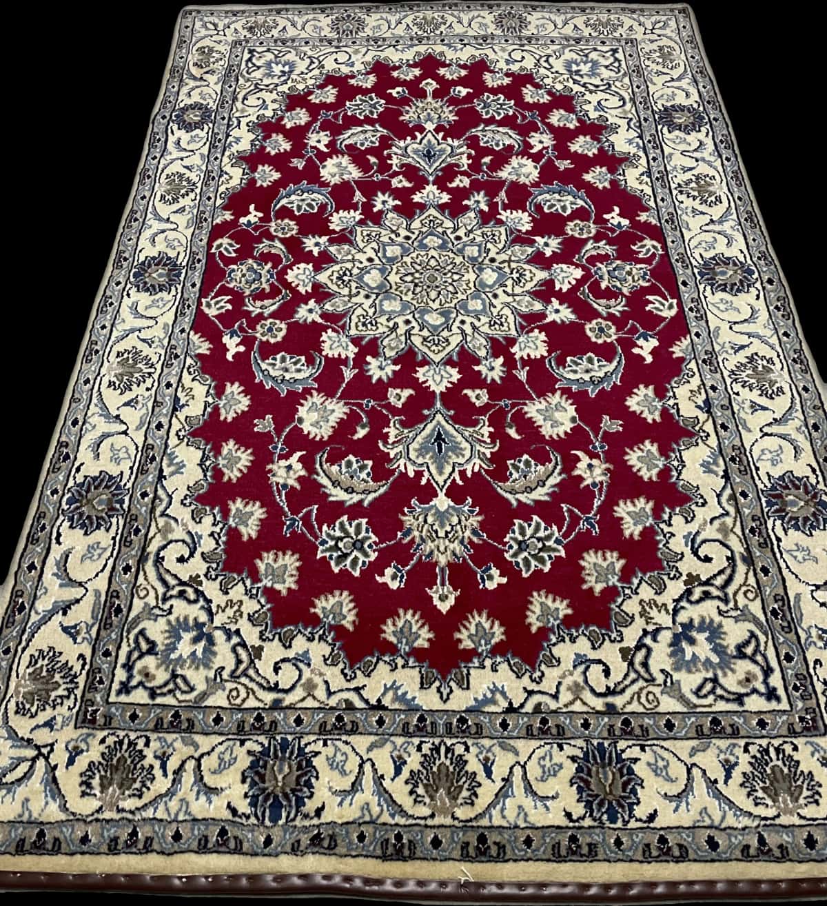 Persian rug of Nain style in dimensions 195 centimeters length by 115 centimeters width with mainly red colors — Perspective