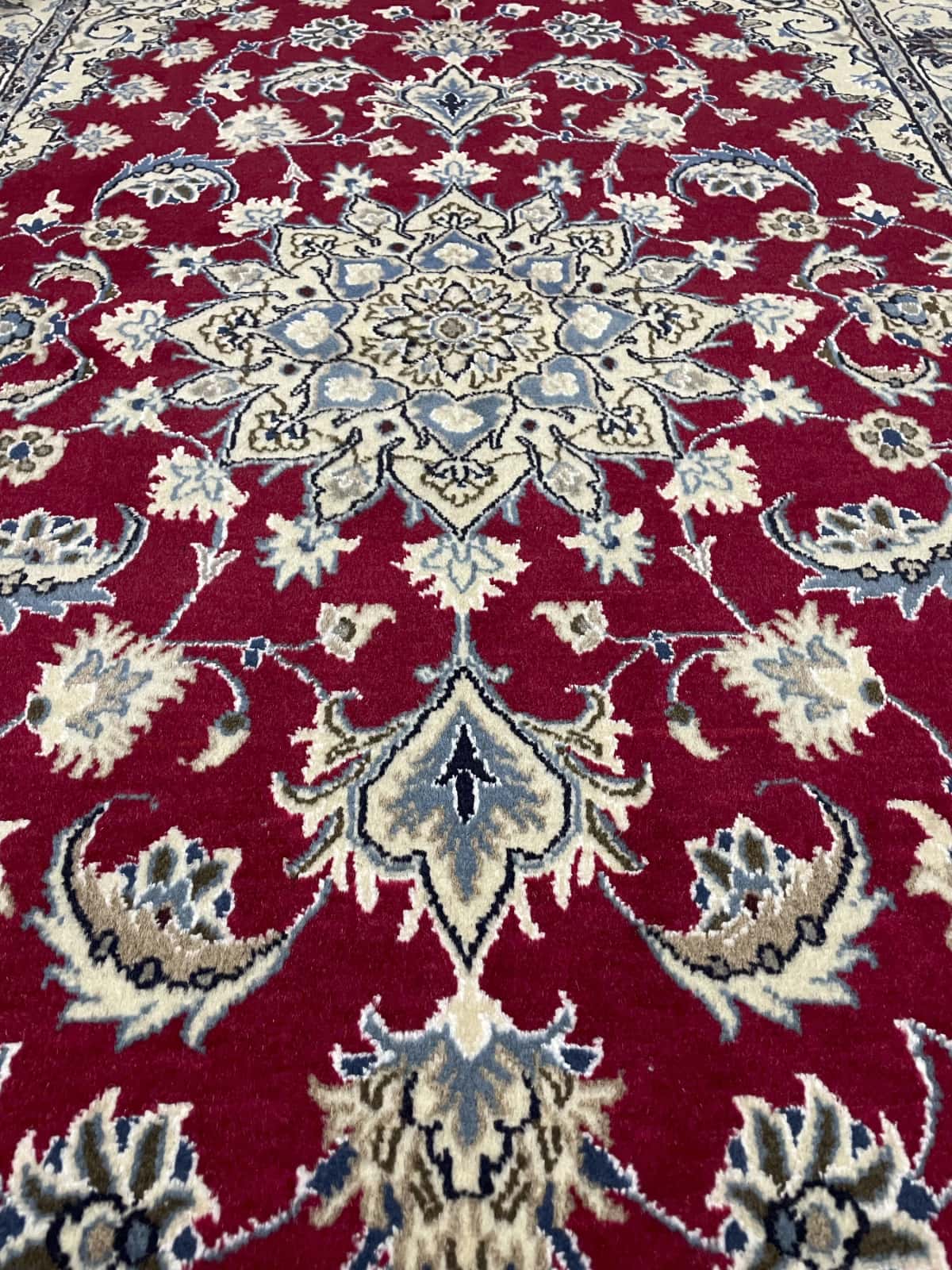 Persian rug of Nain style in dimensions 195 centimeters length by 115 centimeters width with mainly red colors — Perspective