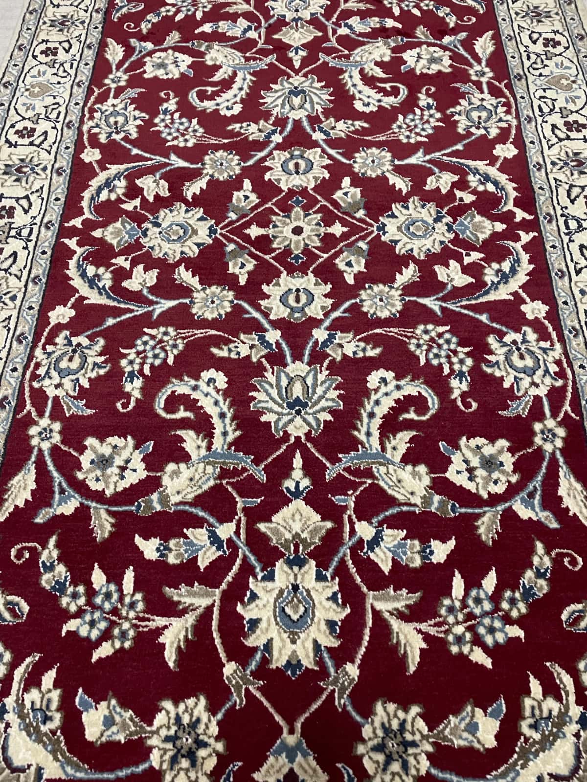 Persian rug of Nain style in dimensions 200 centimeters length by 118 centimeters width with mainly red colors — Perspective