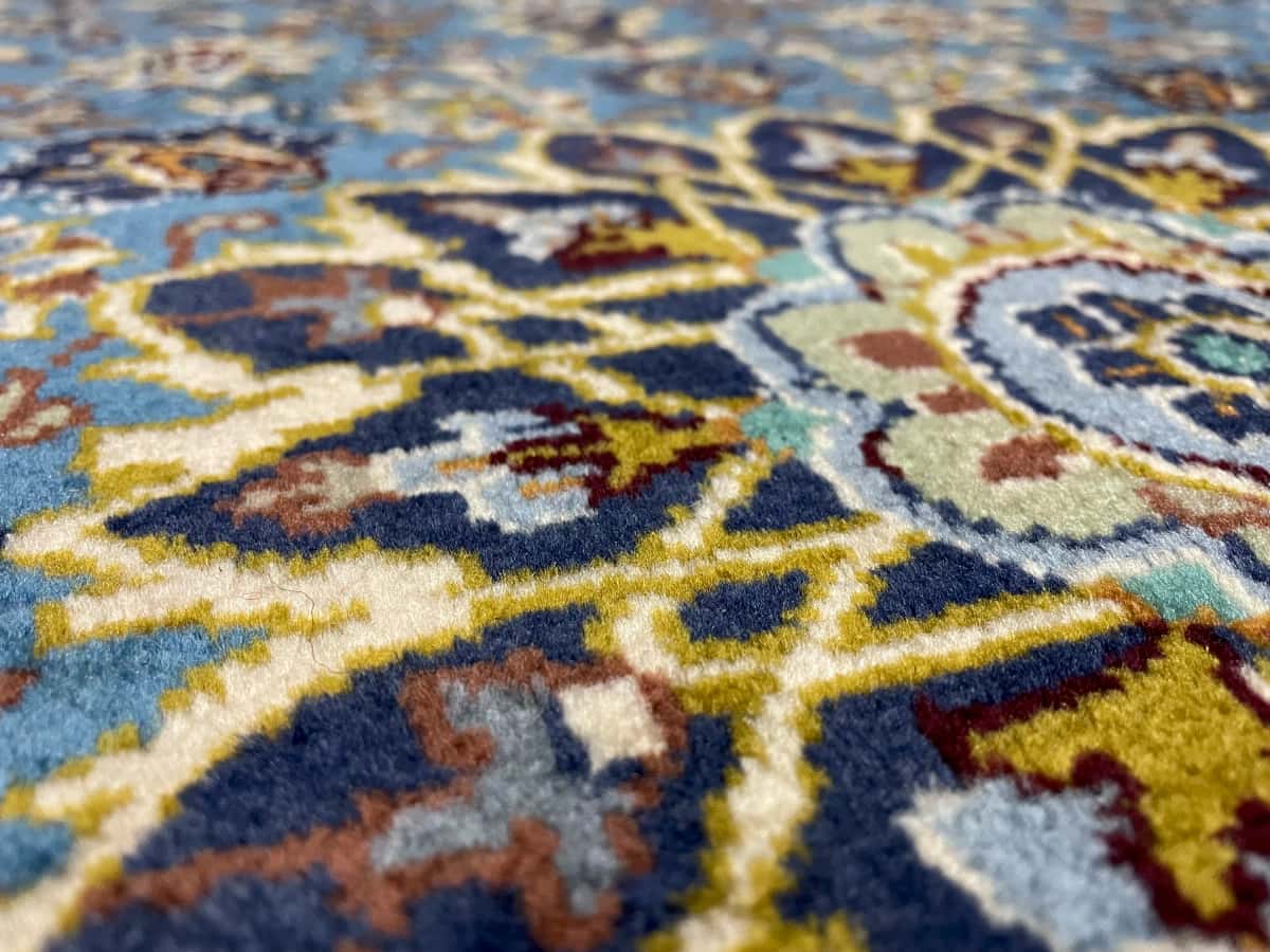 Persian rug of Kashmar style in dimensions 186 centimeters length by 126 centimeters width with mainly blue colors — Texture close-up