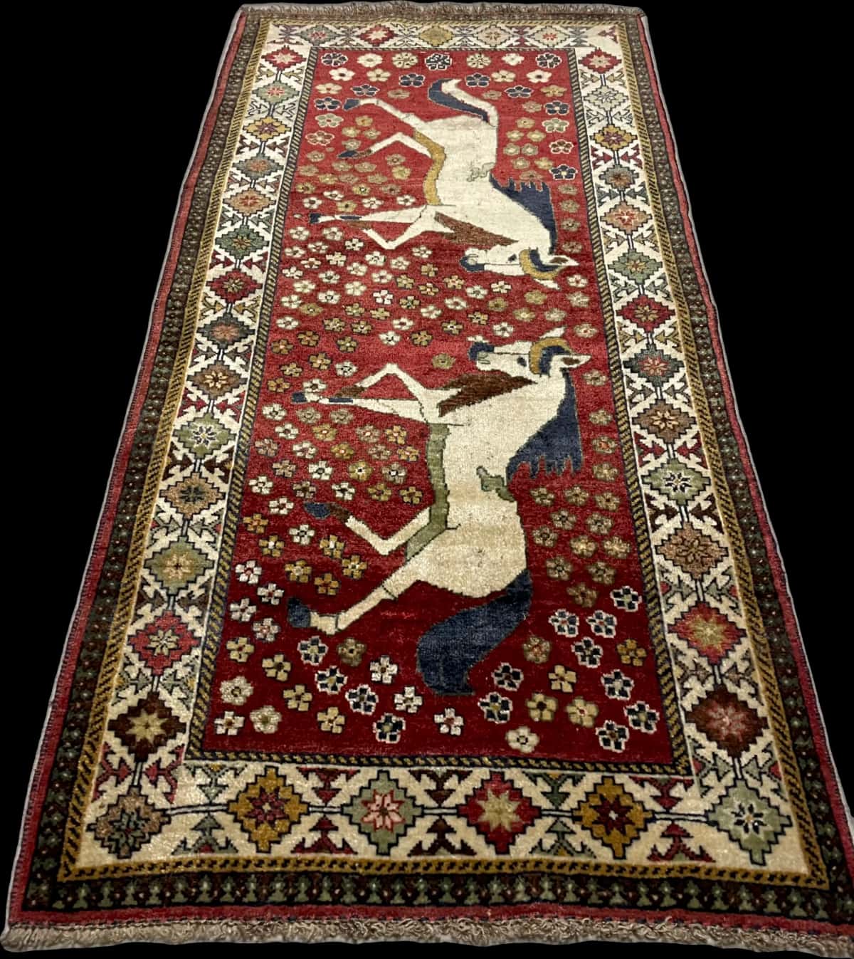 alfombra persa de estilo gabbeh en dimensiones 203 centímetros de largo por 96 centímetros de ancho con colores principalmente rojo — Perspectiva