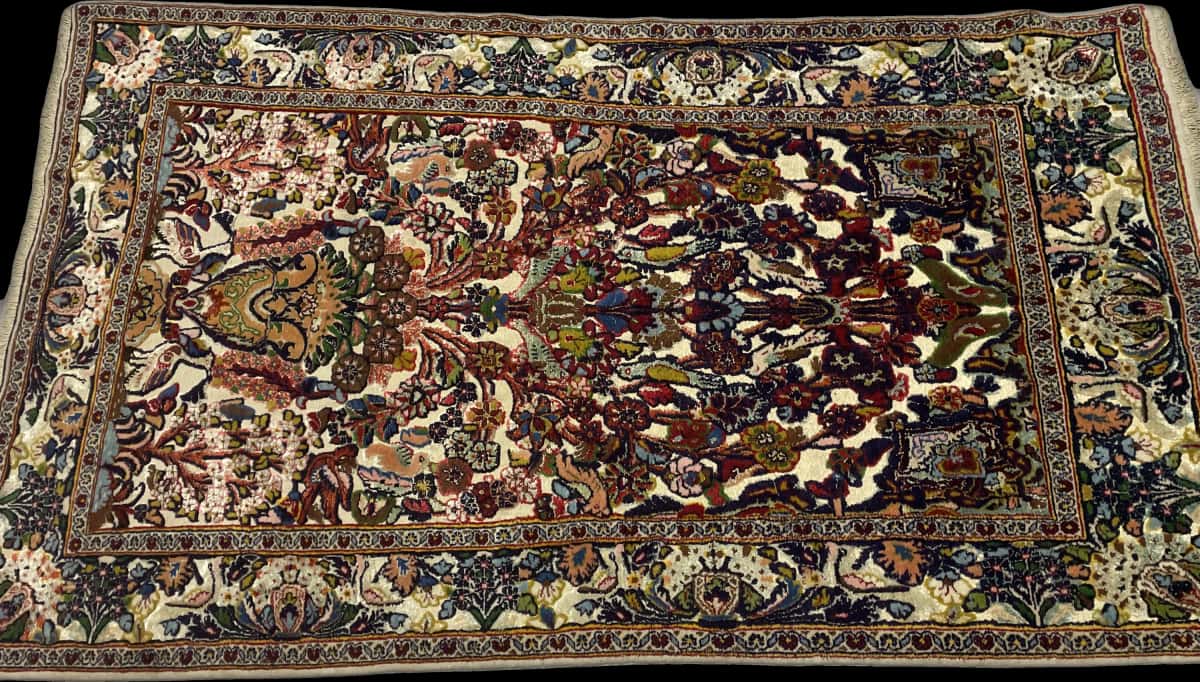 Persian rug of Kashmar style in dimensions 180 centimeters length by 103 centimeters width with mainly colorful colors — Perspective