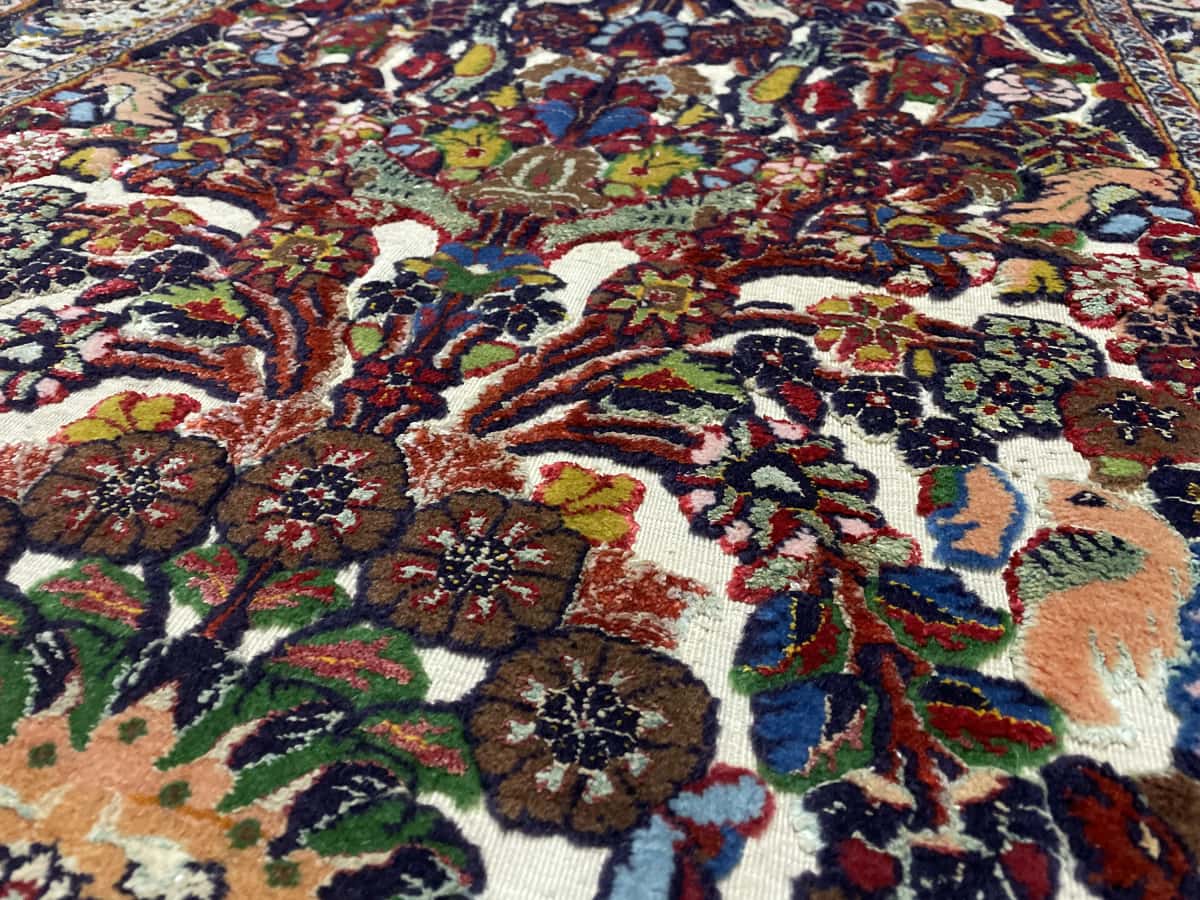 Persian rug of Kashmar style in dimensions 180 centimeters length by 103 centimeters width with mainly colorful colors — Texture close-up