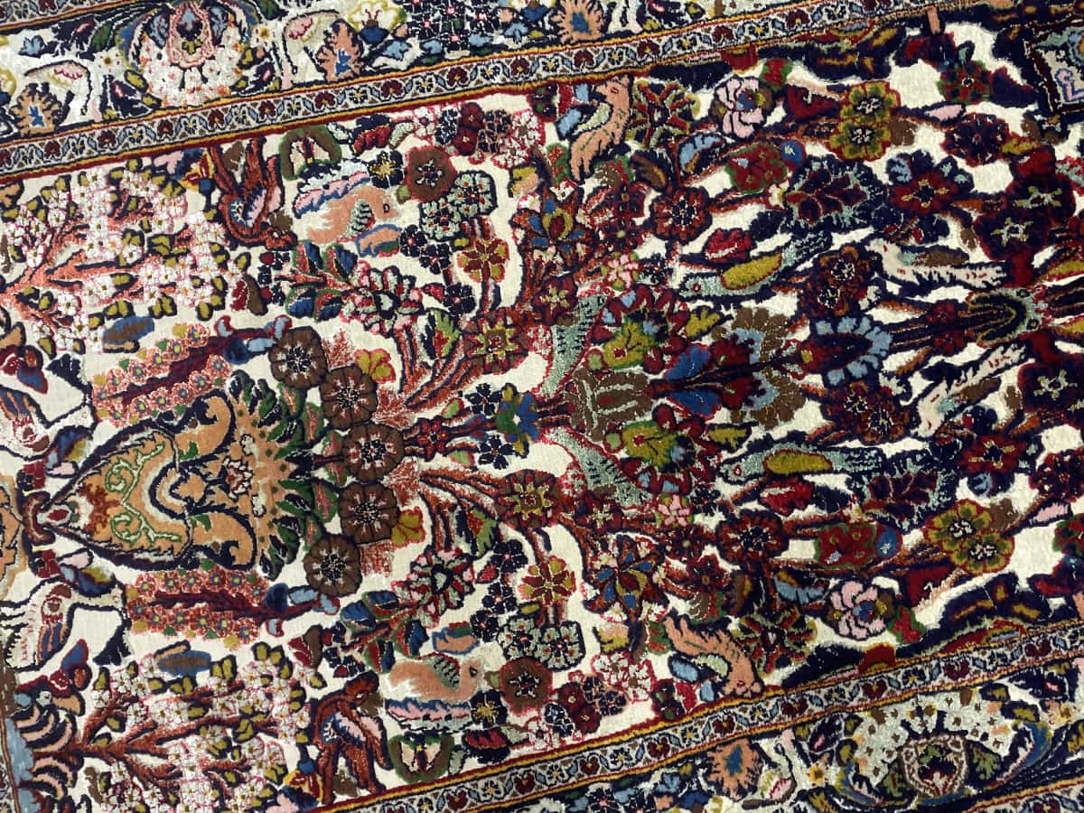 Persian rug of Kashmar style in dimensions 180 centimeters length by 103 centimeters width with mainly colorful colors — Perspective