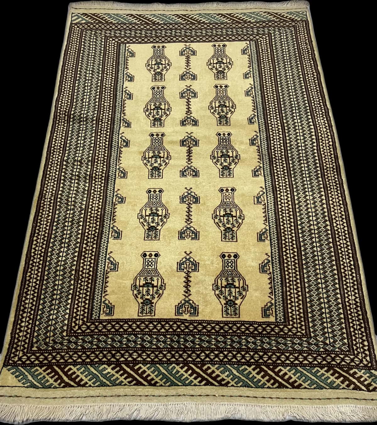 Persian rug in dimensions 192 centimeters length by 130 centimeters width with mainly yellow colors — Perspective