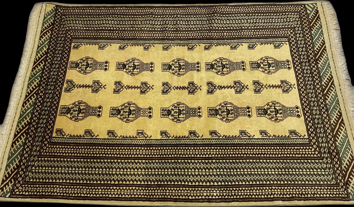 Persian rug in dimensions 192 centimeters length by 130 centimeters width with mainly yellow colors — Perspective