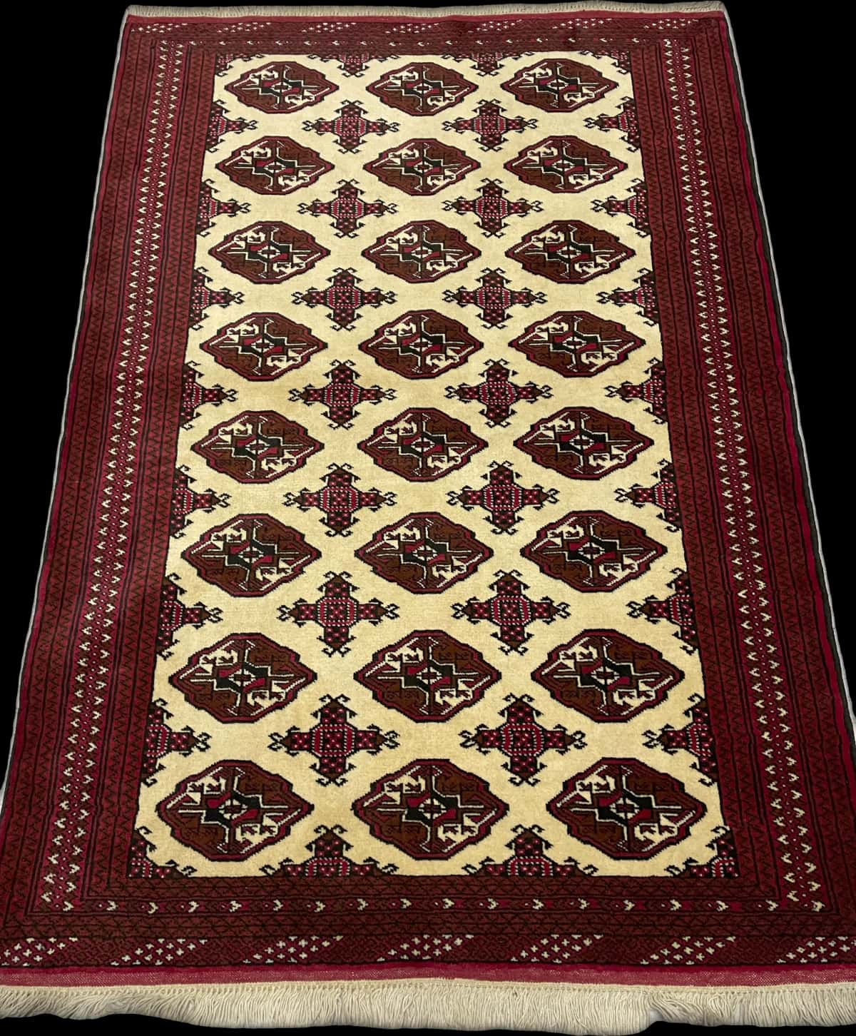 Persian rug in dimensions 190 centimeters length by 132 centimeters width with mainly red and beige colors — Perspective