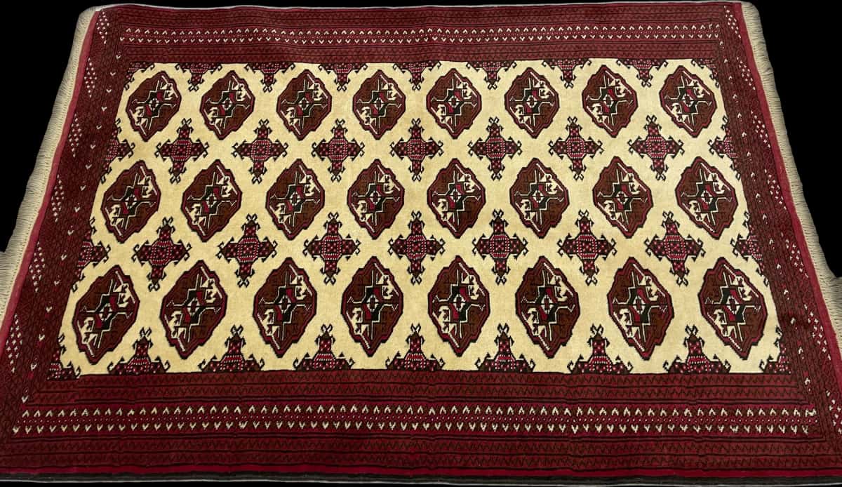 Persian rug in dimensions 190 centimeters length by 132 centimeters width with mainly red and beige colors — Perspective