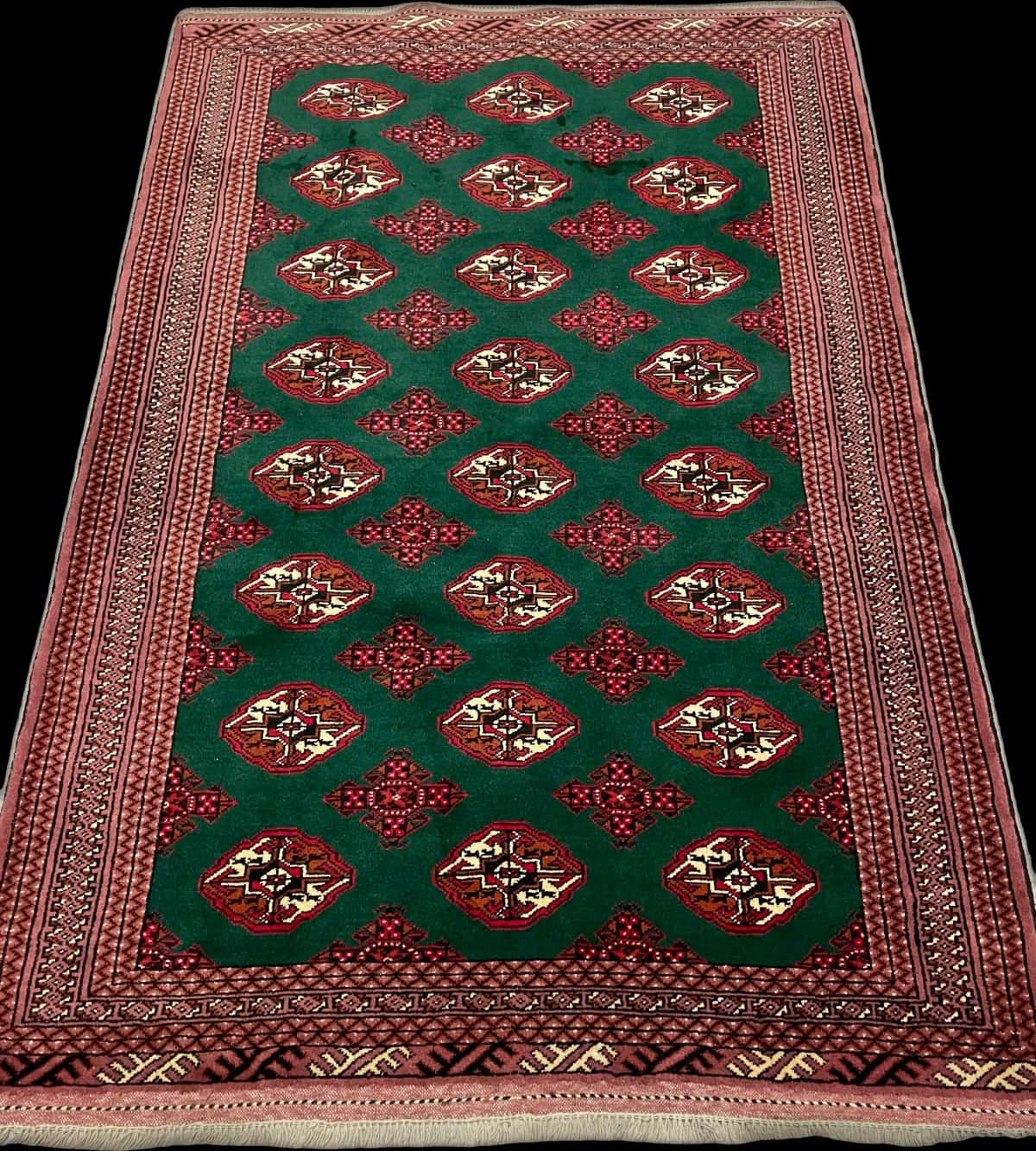 Persian rug of Turkoman style in dimensions 196 centimeters length by 132 centimeters width with mainly green colors — Perspective