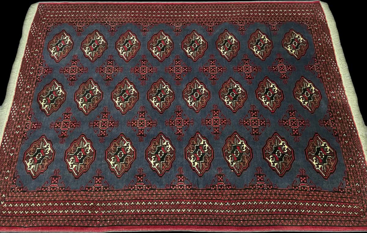 Persian rug of Turkoman style in dimensions 179 centimeters length by 130 centimeters width with mainly red and blue colors — Perspective