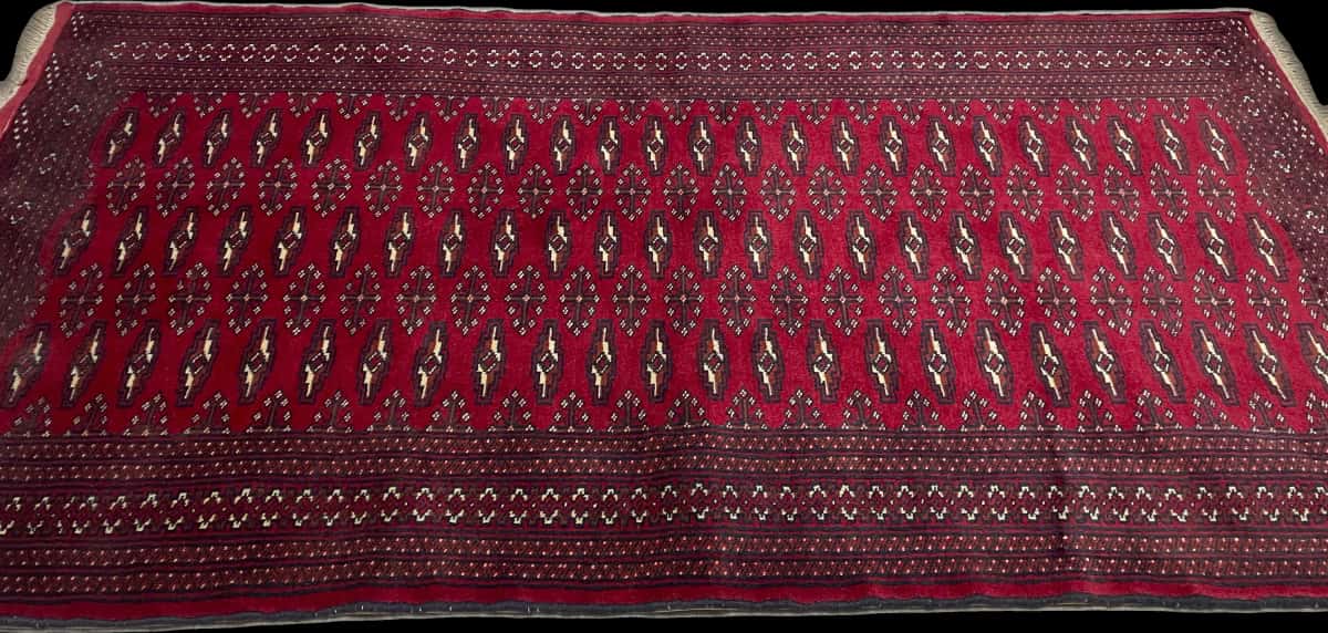 Persian rug of Turkoman style in dimensions 200 centimeters length by 102 centimeters width with mainly red colors — Perspective