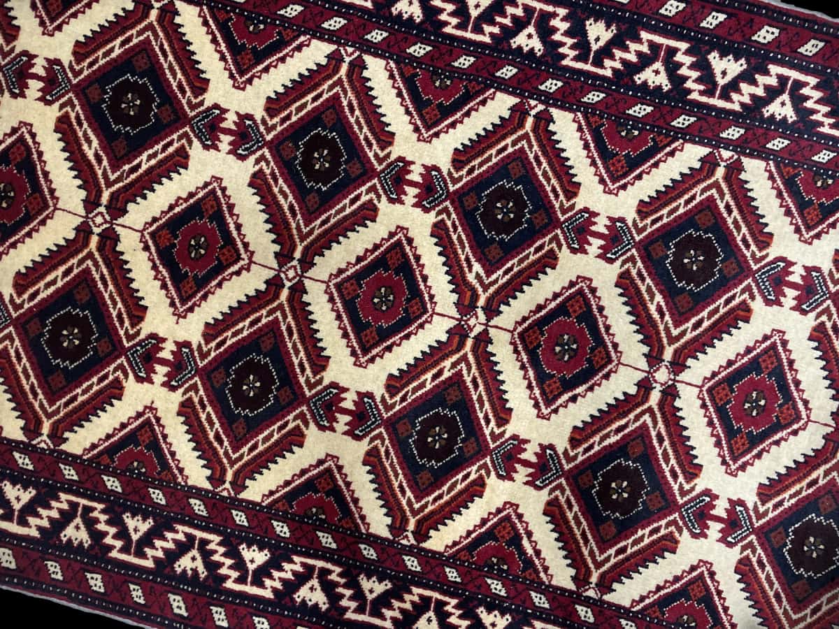 Persian rug of Baluch style in dimensions 196 centimeters length by 96 centimeters width with mainly beige colors — Perspective