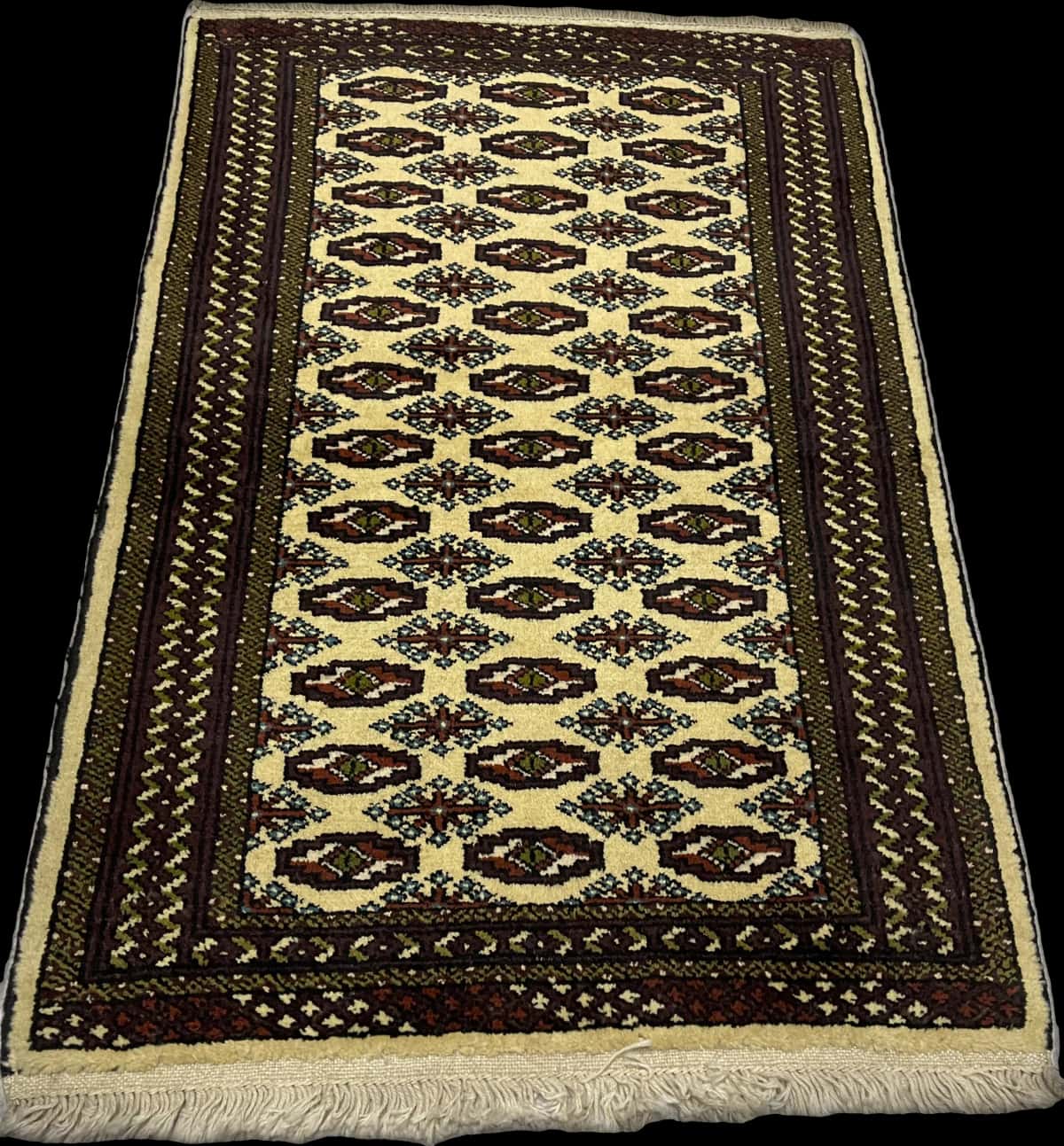 Persian rug in dimensions 116 centimeters length by 78 centimeters width with mainly yellow colors — Perspective